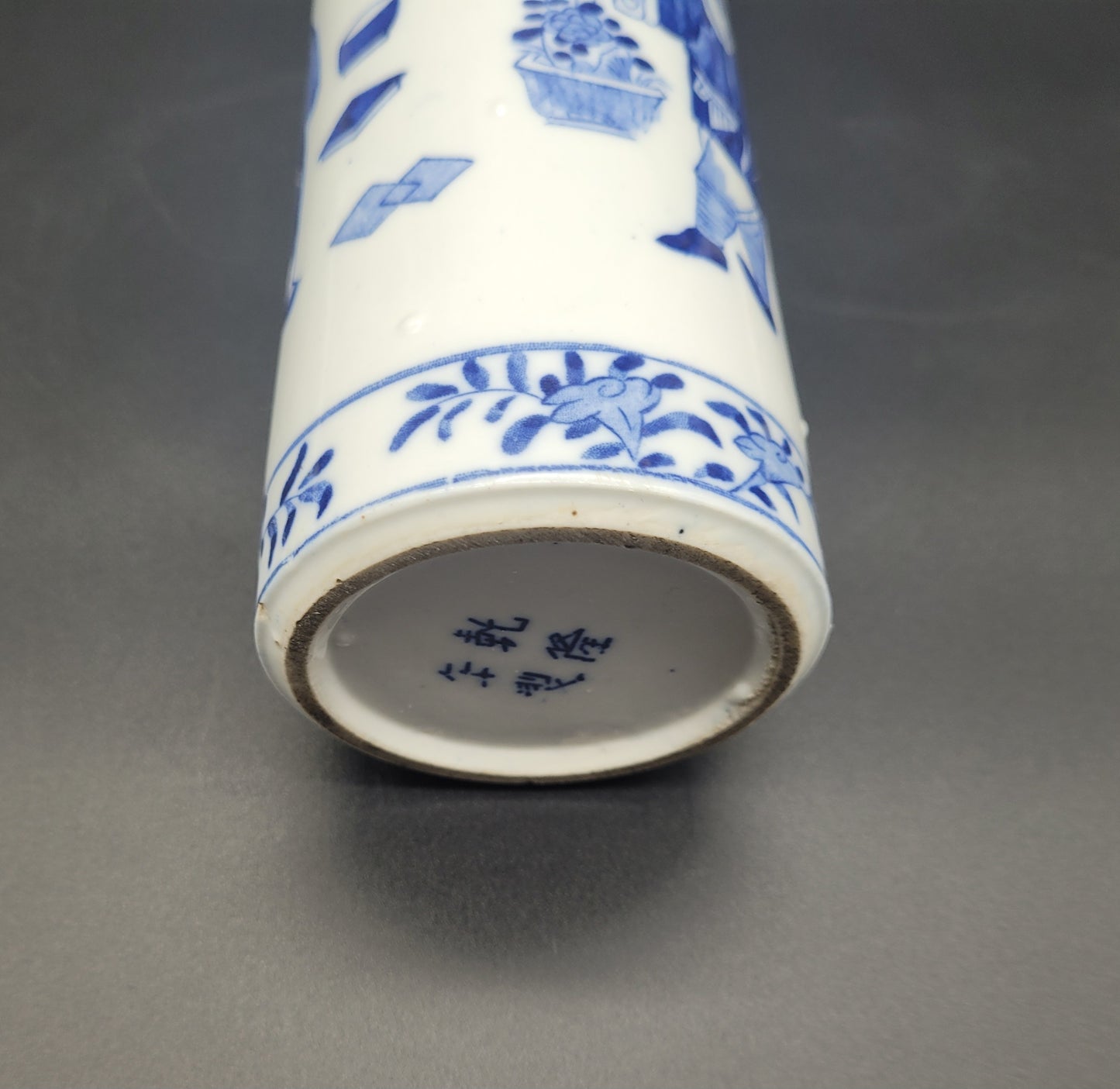 Chinese 4 character mark vase