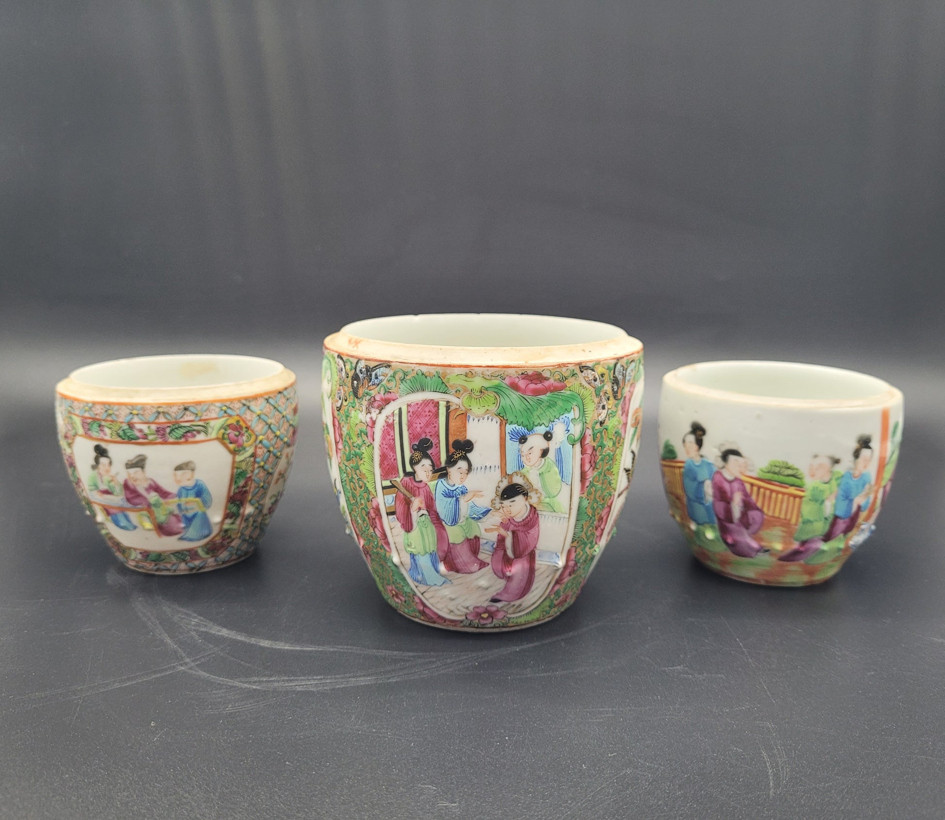 Chinese 19th century Famille Rose 3 Jars Amazing Quality Decoration