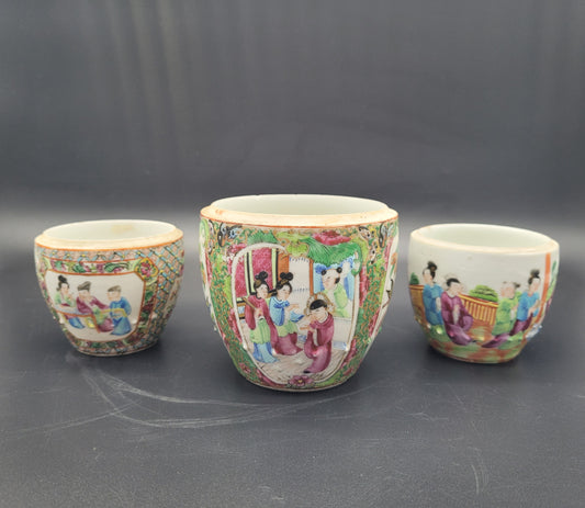 Chinese 19th century Famille Rose 3 Jars Amazing Quality Decoration