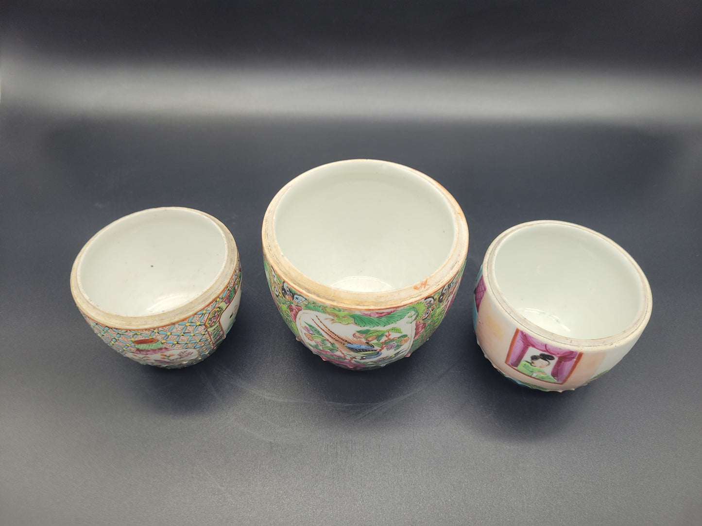 Chinese 19th century Famille Rose 3 Jars Amazing Quality Decoration