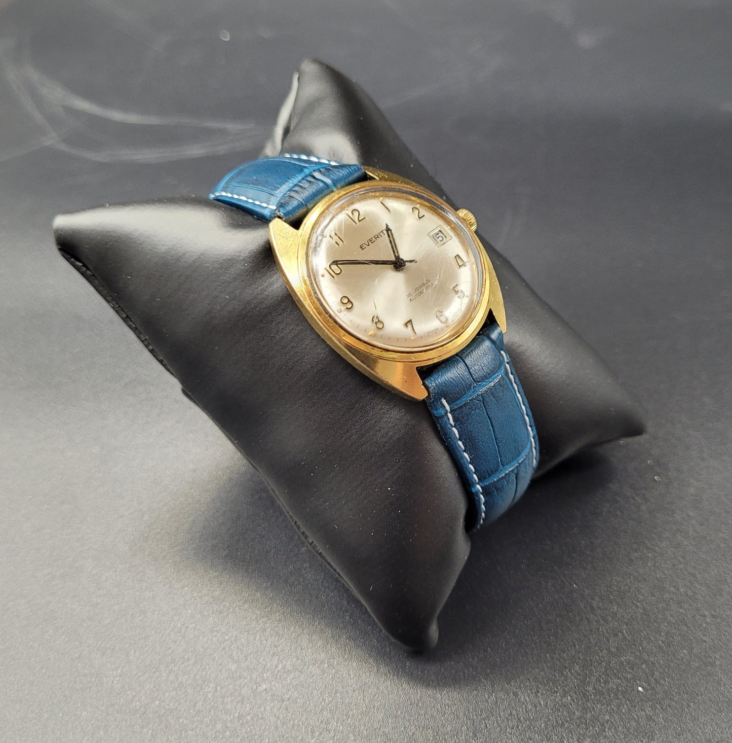 Vintage Swiss Watch EVERITE Automatic 25 Jewels on blue leather strap