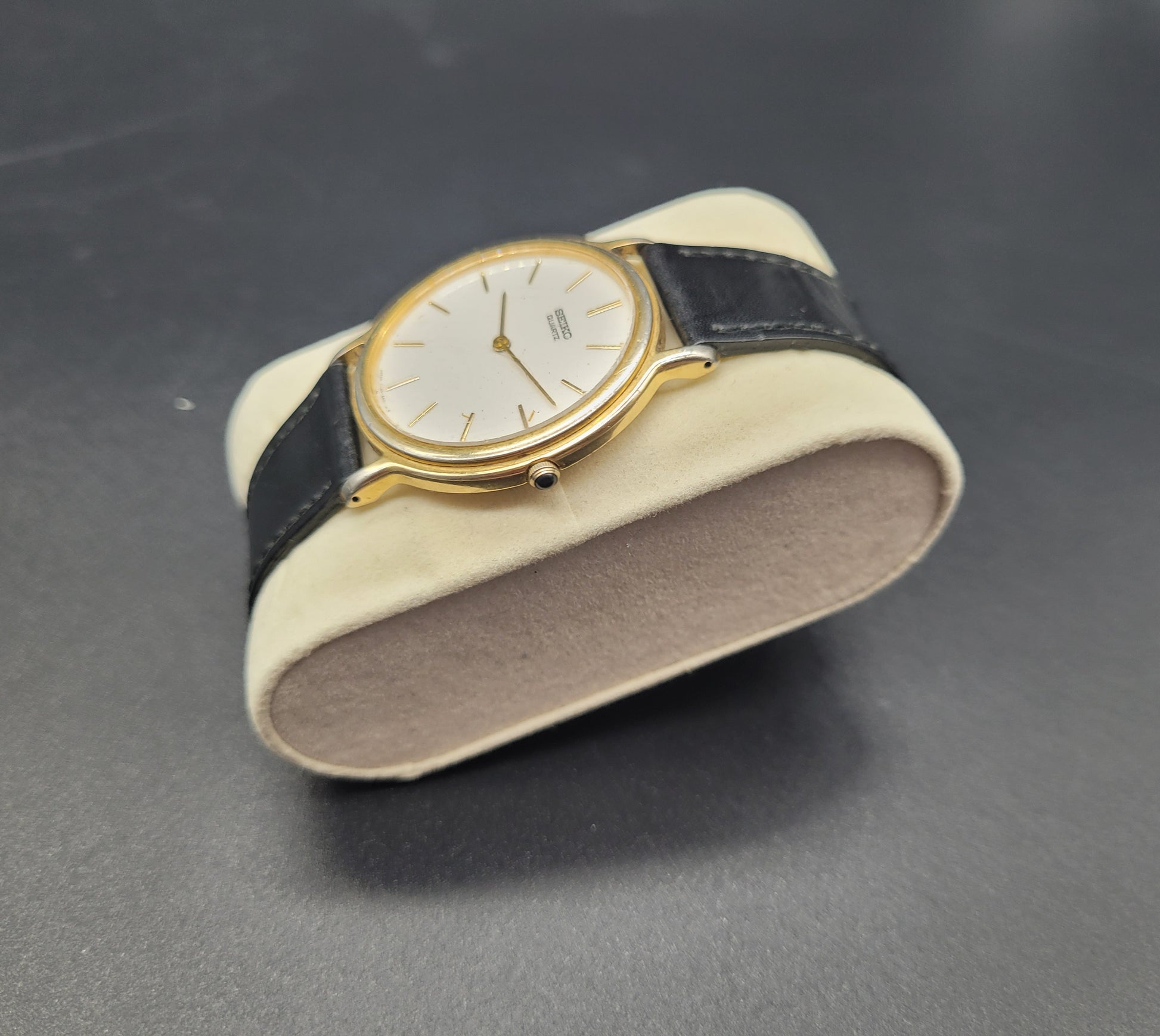 Vintage SEIKO Mens Watch Gold Plated case and black leather strap