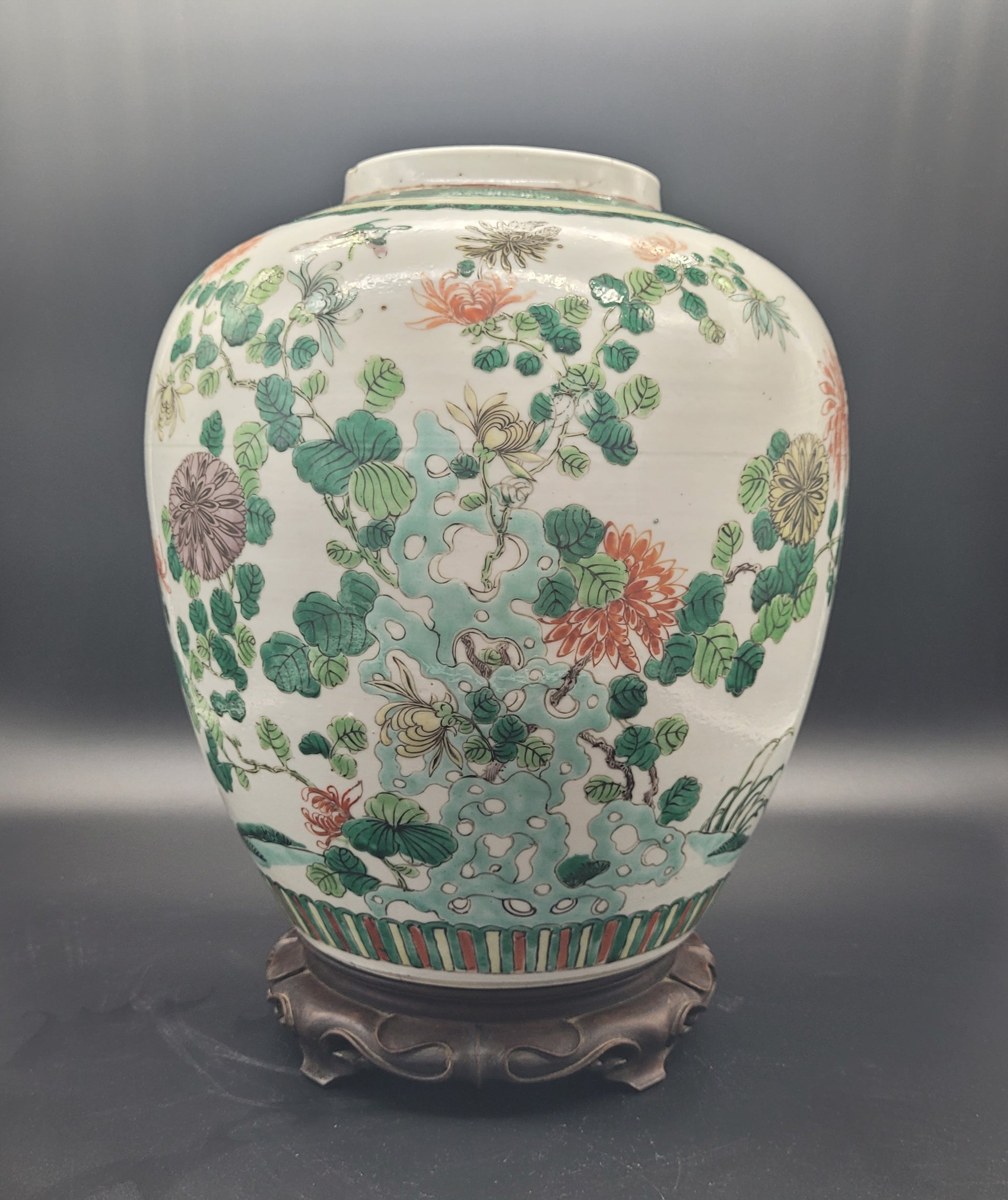 Beautiful LARGE Chinese Famille Vert Ginger Jar & Carved Wooden Stand
