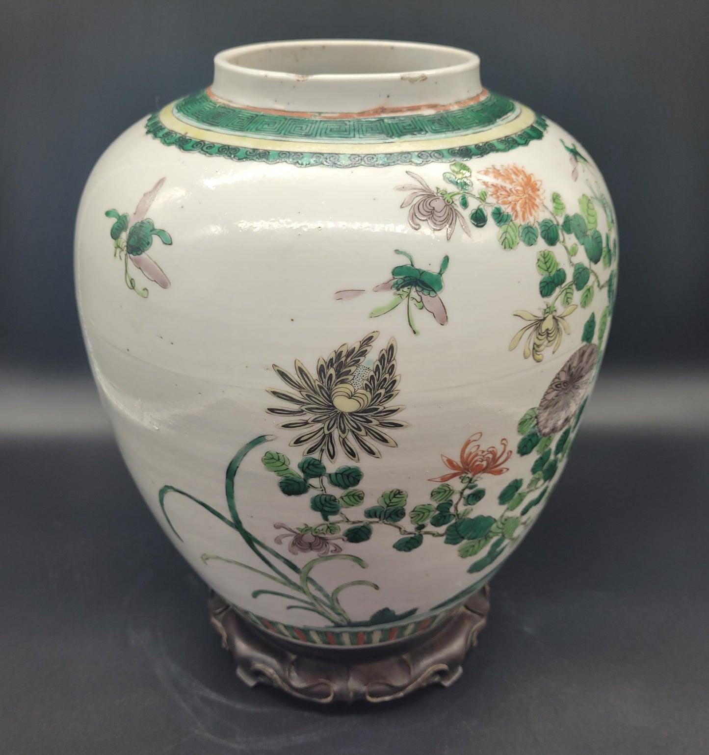 Beautiful LARGE Chinese Famille Vert Ginger Jar & Carved Wooden Stand antiques USA
