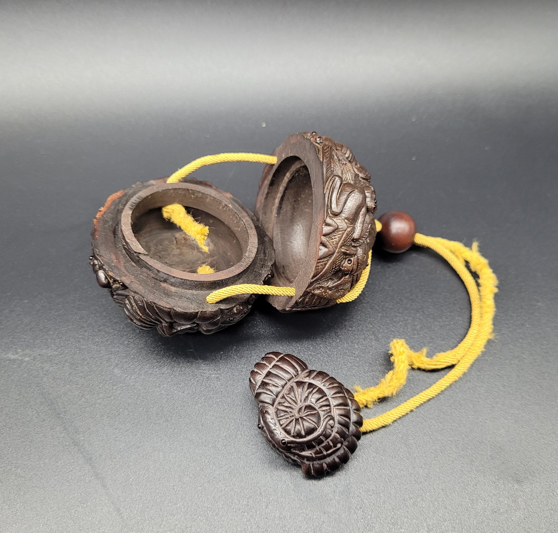 Antiques Online Japanese Meiji Carved Inro & Netsuke