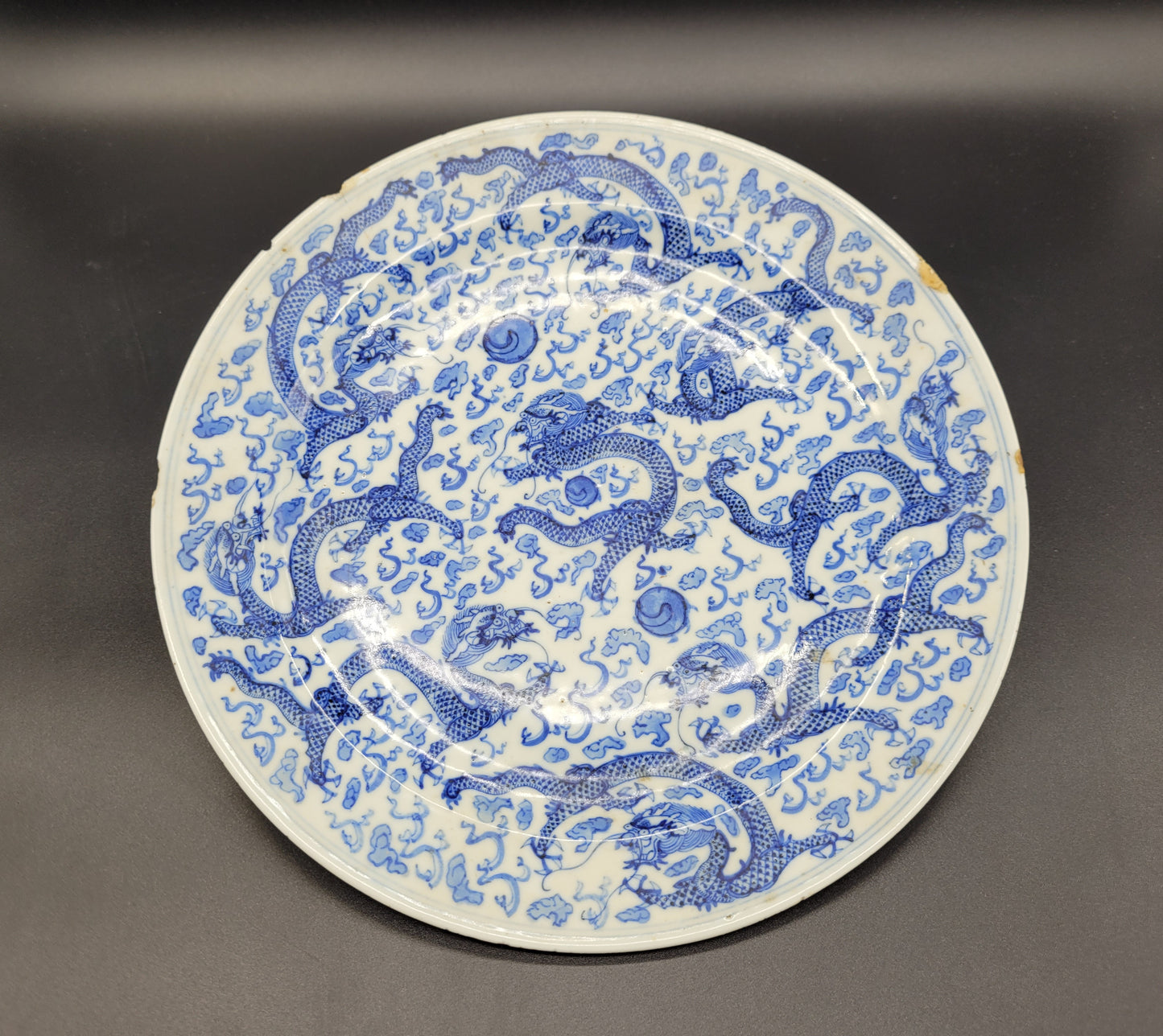 Beautiful Chinese Kangxi Period ( 1662-1722 ) Blue and White Dragon Plate