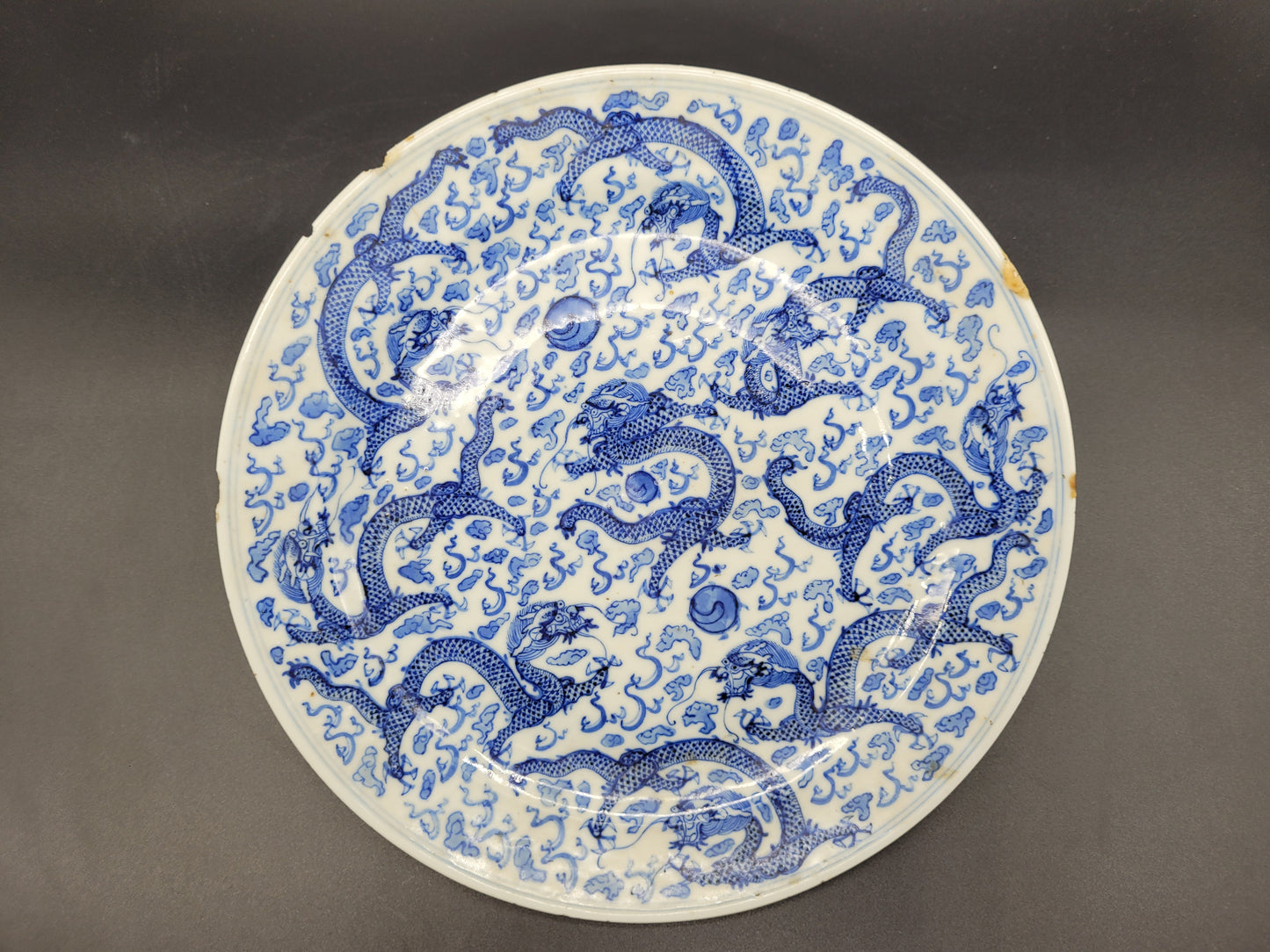 ANTIQUES ONLINE USA Beautiful Chinese Kangxi Period ( 1662-1722 ) Blue and White Dragon Plate