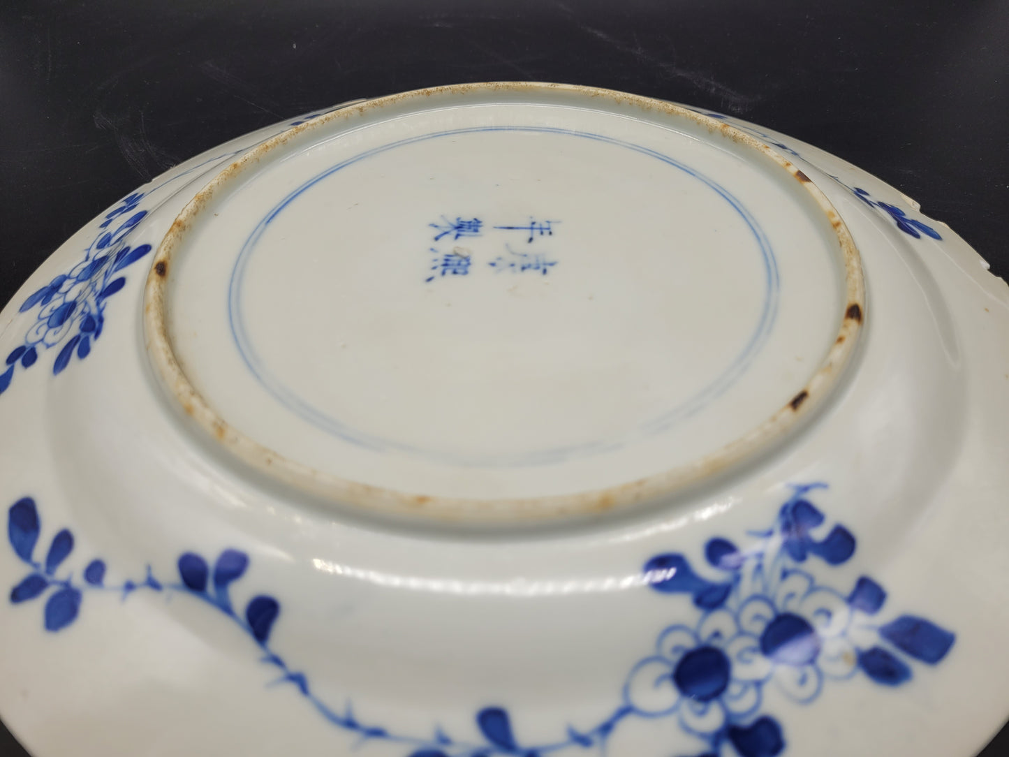 ANTIQUES AUCTIONS UK Beautiful Chinese Kangxi Period ( 1662-1722 ) Blue and White Dragon Plate