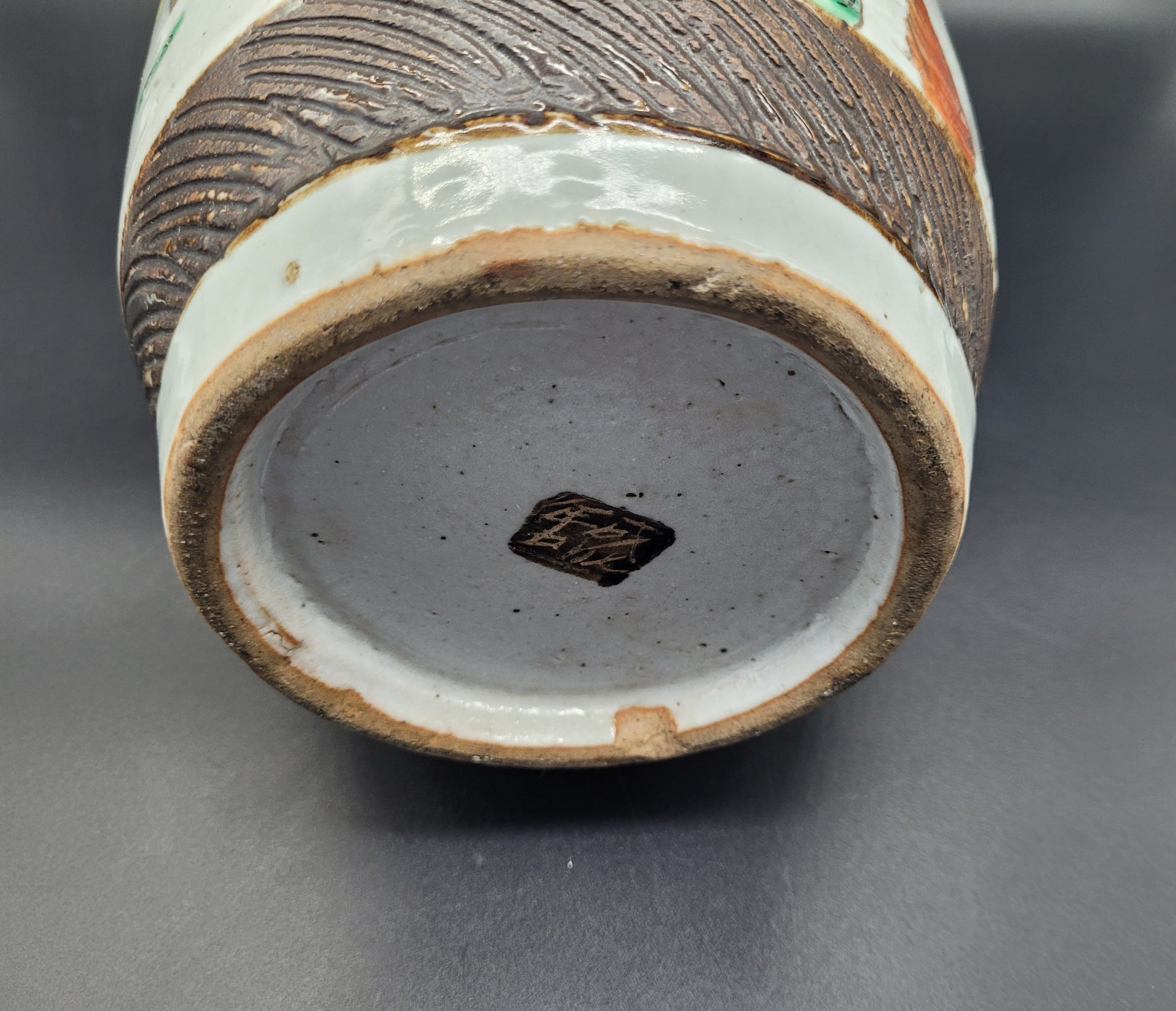 CHINESE QING Late 19th Century Hand Decorated Chinese Warrior Vase ANTIQUES & COLLECTABLES