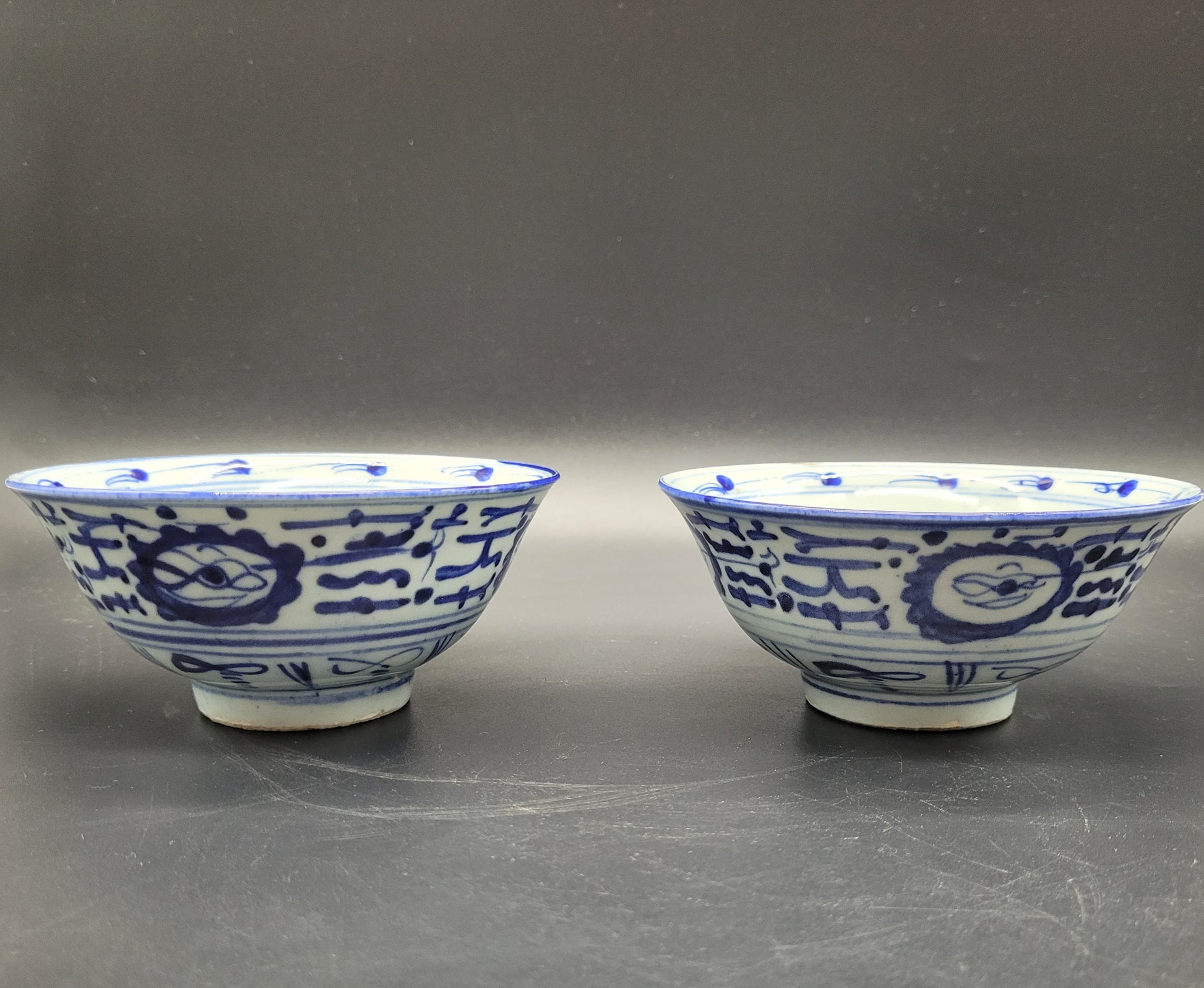ANTIQUES & COLLECTABLES Two Chinese Qing Porcelain Bowls 18th Century Blue / White
