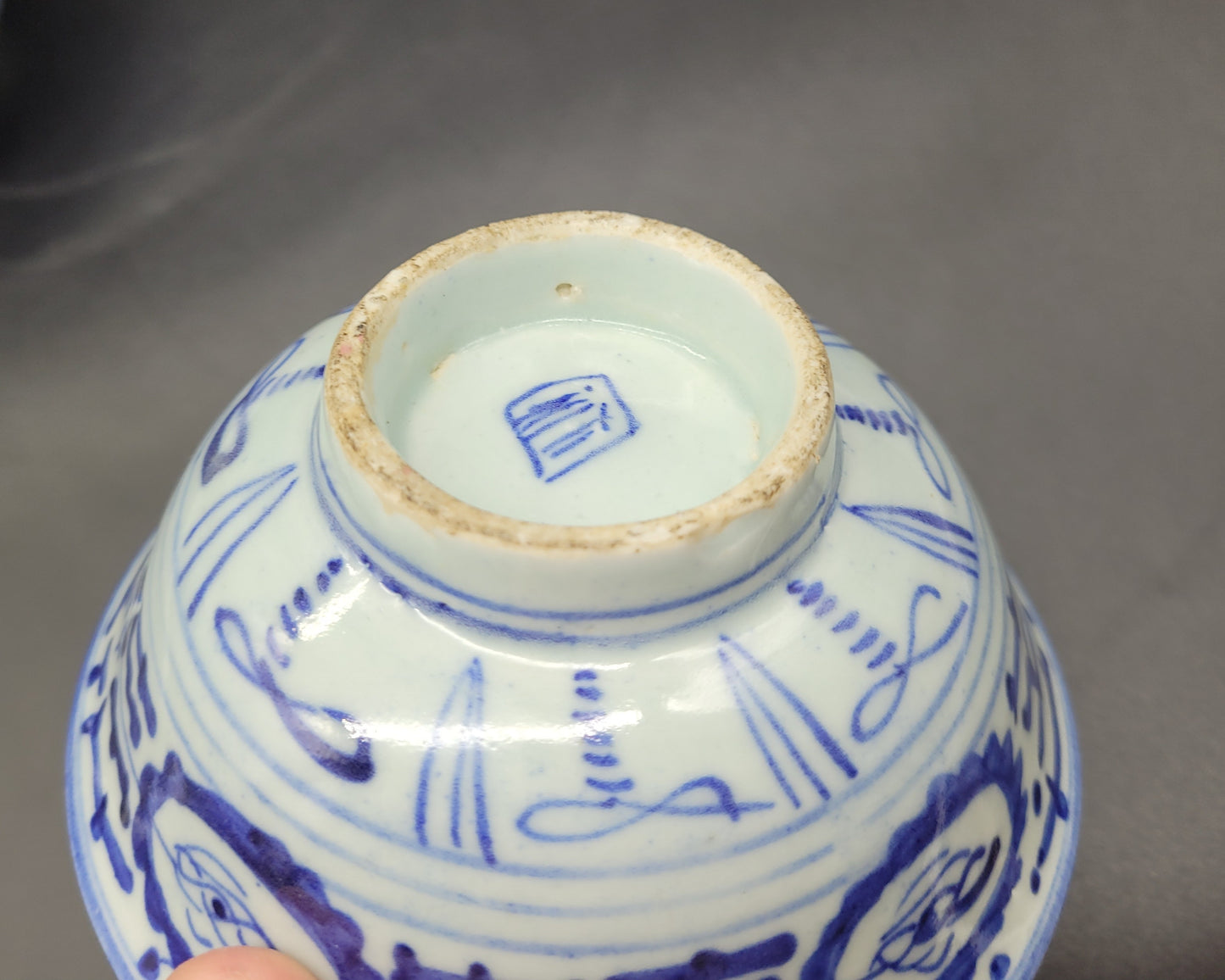 ANTIQUES & COLLECTABLES ONLINE USA Two Chinese Qing Porcelain Bowls 18th Century Blue / White