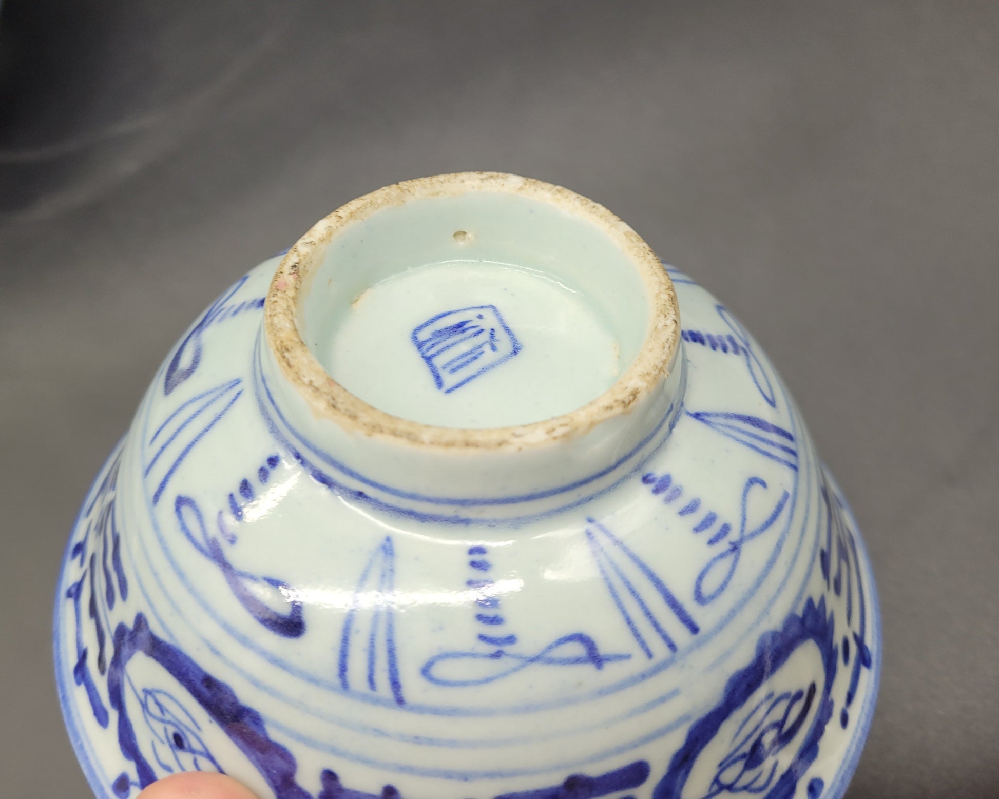 ANTIQUES & COLLECTABLES ONLINE USA Two Chinese Qing Porcelain Bowls 18th Century Blue / White