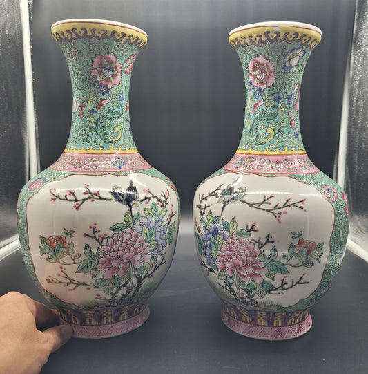 Antiques & Collectables USA A Pair Of Chinese Early 20th Century Hand Enamelled Vase