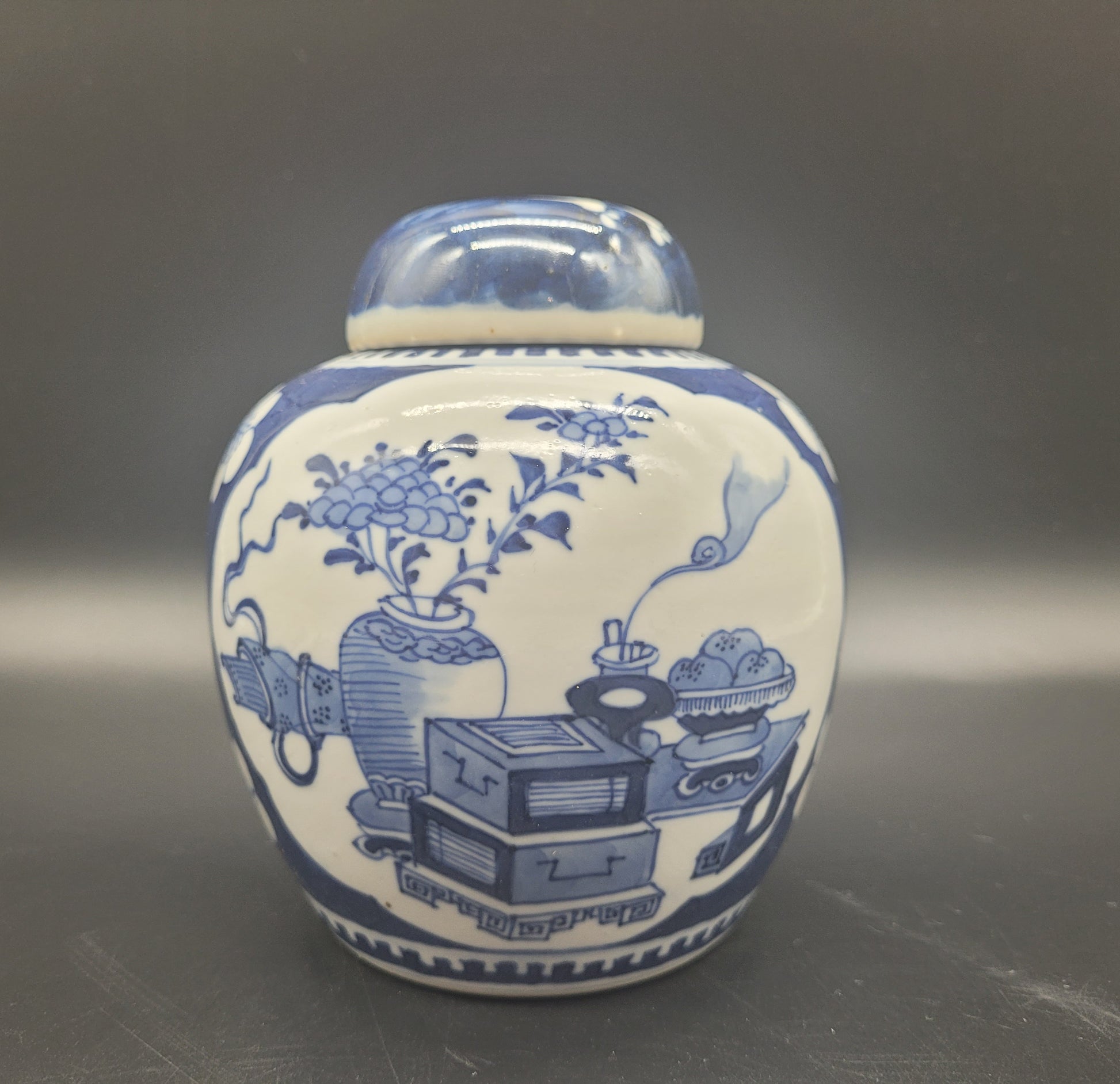 Very Well Hand Painted Chinese 19th Century Ginger Jar & Lid  Decorated in the Prunus Precious Objects Pattern   4 Character Mark to the base   Excellent Condition ( NO CHIPS OR CRACKS )