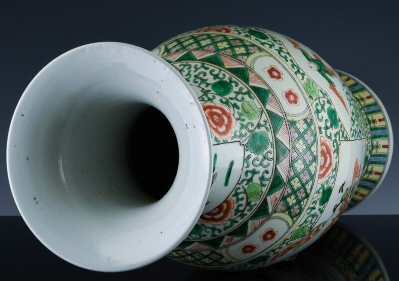 LARGE 19THC CHINESE FAMILLE VERTE IMPERIAL FIGURES LANDSCAPE VASE
