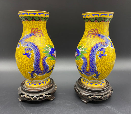 The earliest securely dated Chinese cloisonné is from the reign of the Ming Xuande emperor (1426–35).  ANTIQUES & COLLECTABLES USA