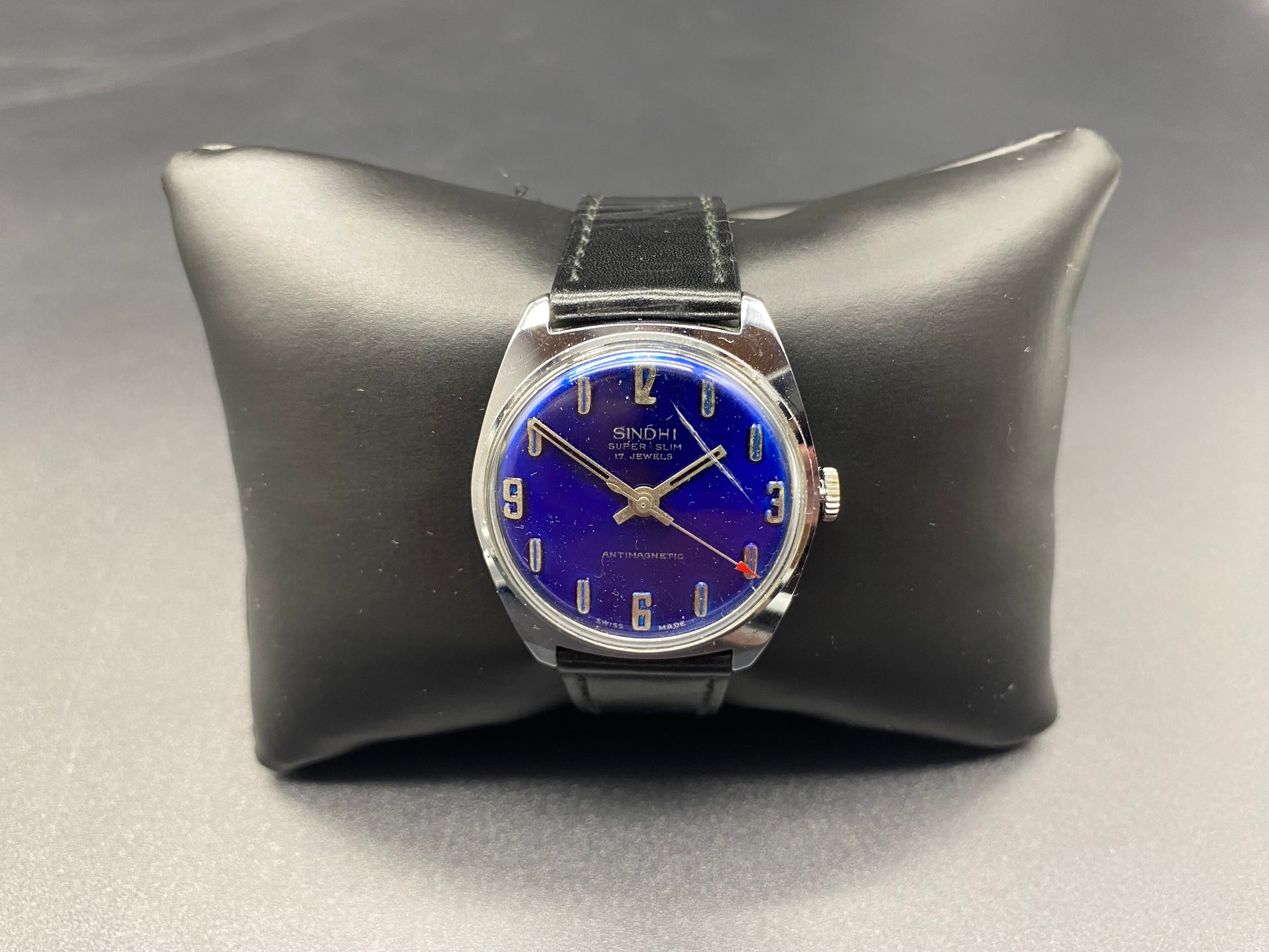 Vintage Retro SWISS MADE SINDHI Super Slim 17 Jewels Antimagnetic Watch