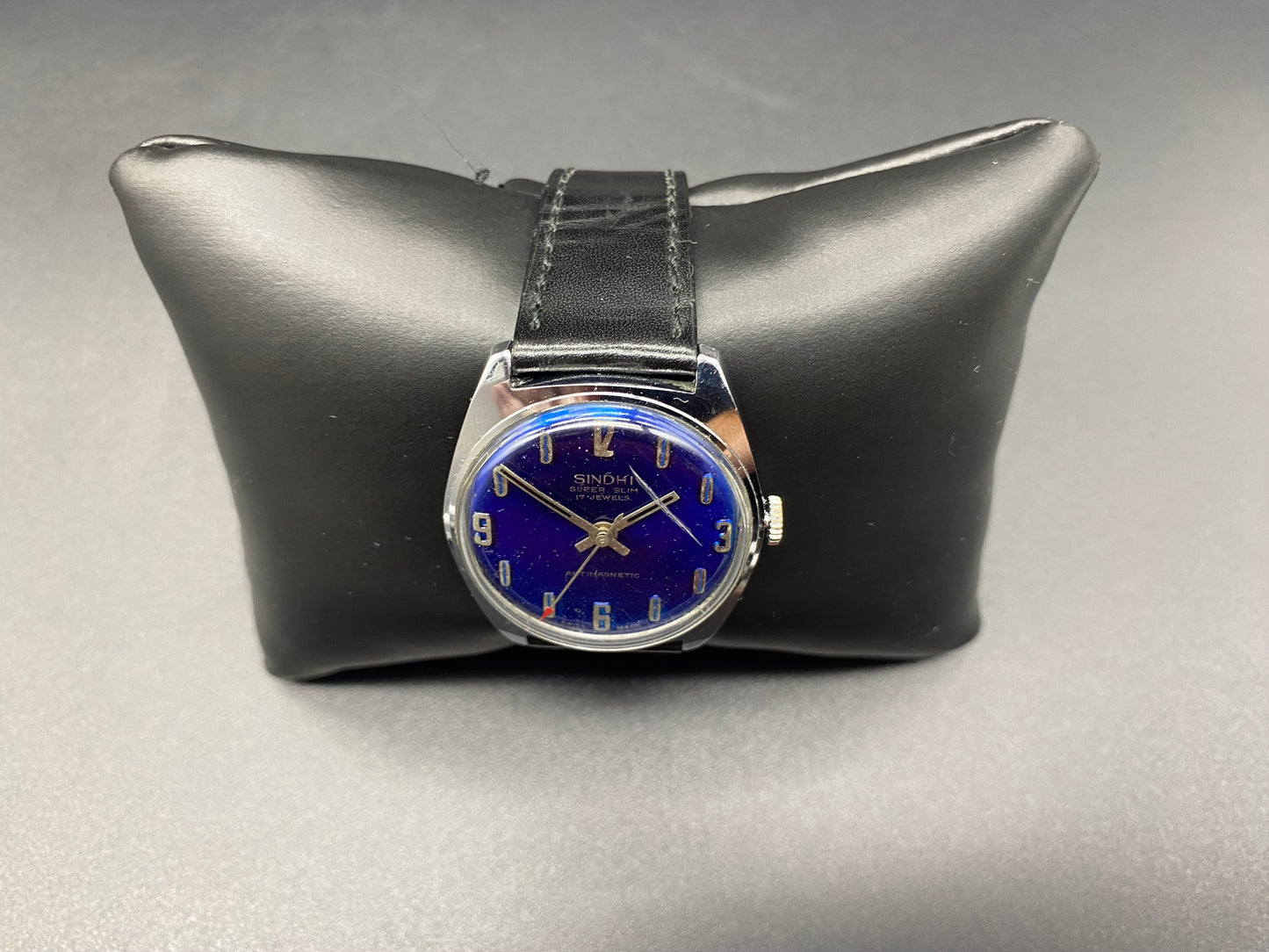 Vintage Retro SWISS MADE SINDHI Super Slim 17 Jewels Antimagnetic Watch RARE 1970s Mens Automatic watch on Leather Strap with a Really Nice Blue Dial and Red Arrow Tipped Seconds Hand