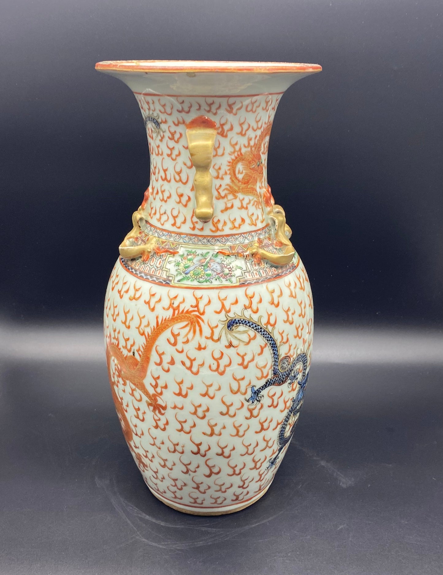 Antiques & Collectables USA - Chinese Dragons. In contrast to the European dragon, the noble Chinese dragon is a symbol of good fortune, strength, and wisdom.