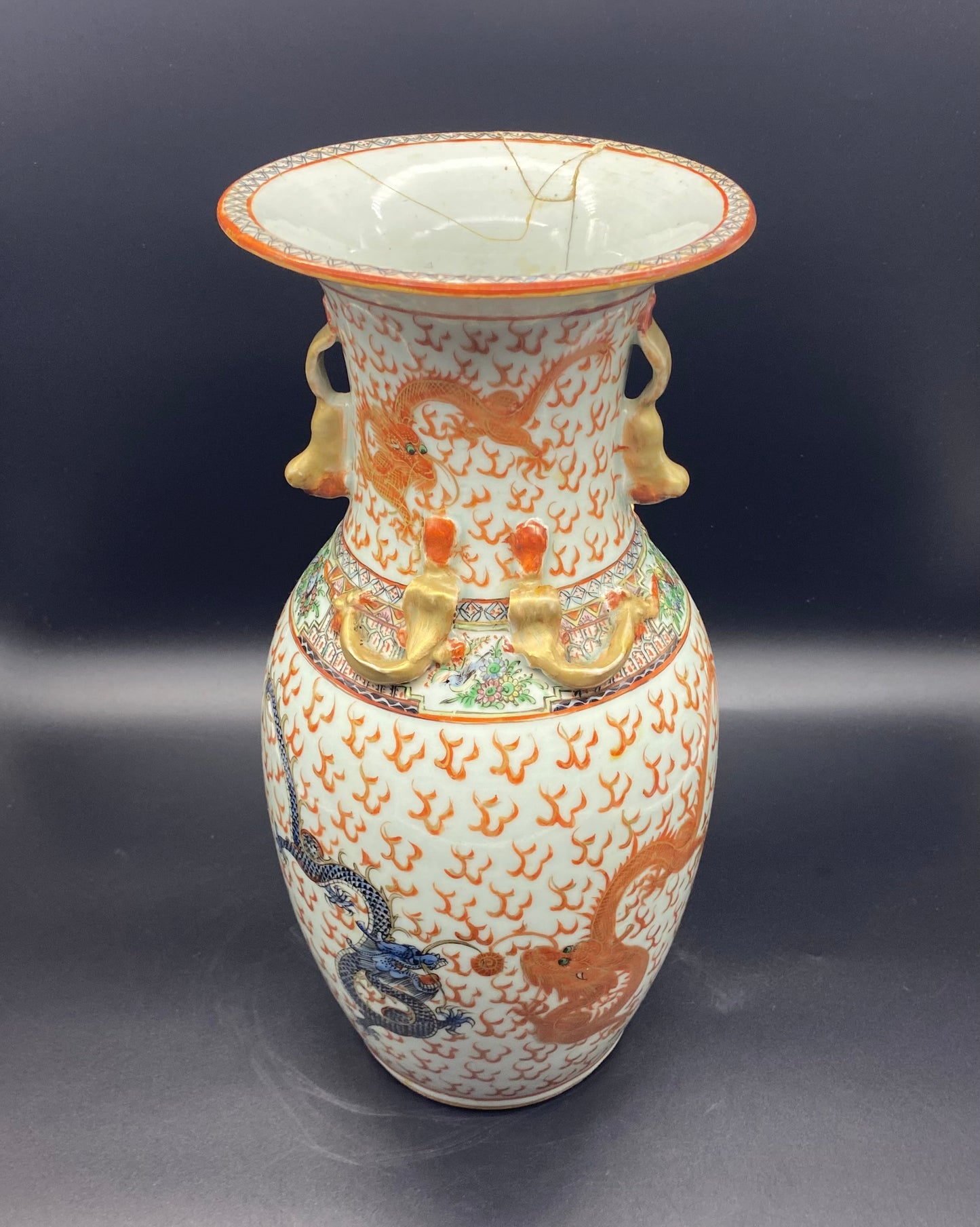 Dragons were also described as male and female. Male dragons had two wavy horns on the top of their heads, whiskers around the nostrils, and a luminous pearl imbedded in their chins or necks. KB ANTIQUES & COLLECTIBLES