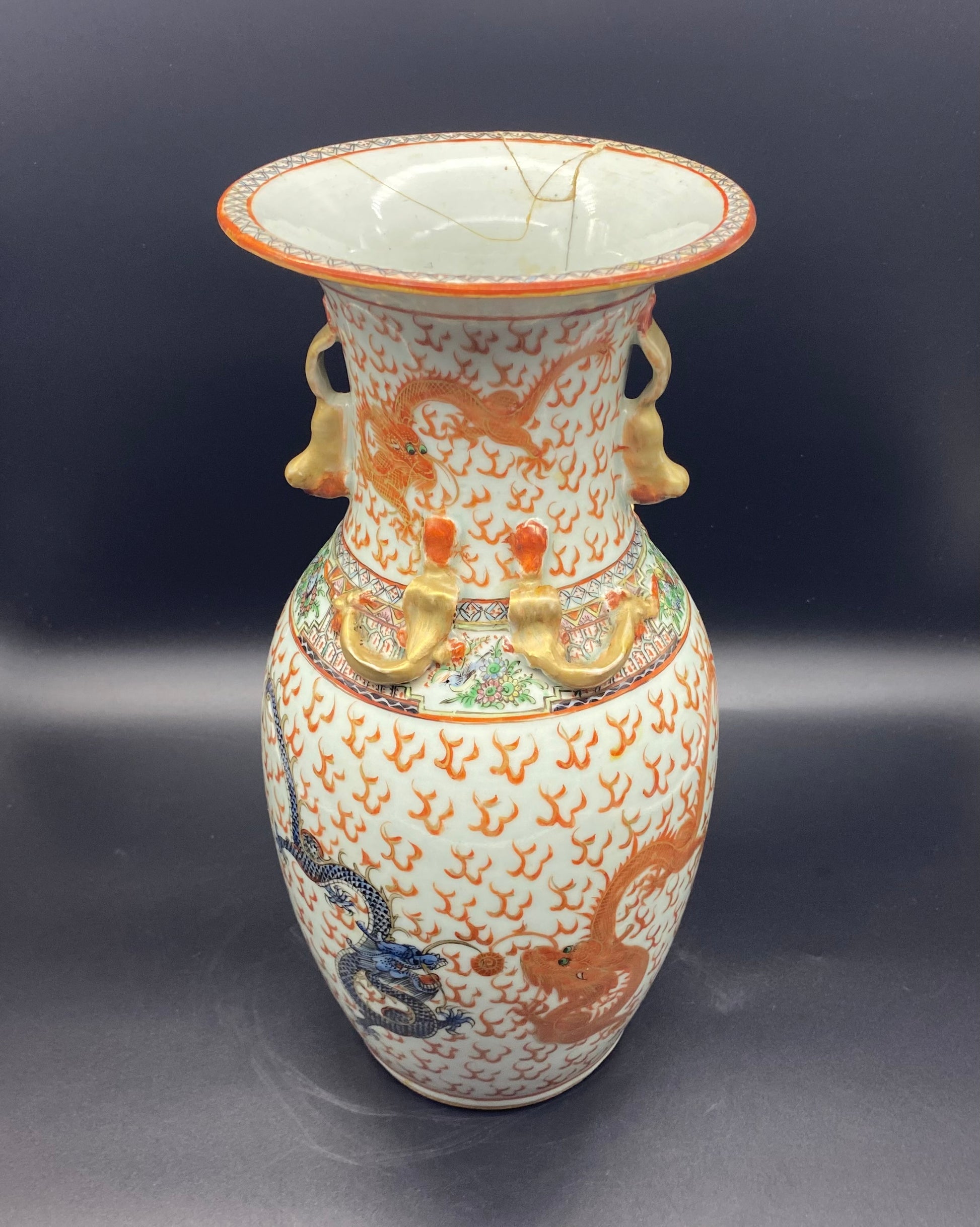 Dragons were also described as male and female. Male dragons had two wavy horns on the top of their heads, whiskers around the nostrils, and a luminous pearl imbedded in their chins or necks.  KB ANTIQUES & COLLECTIBLES