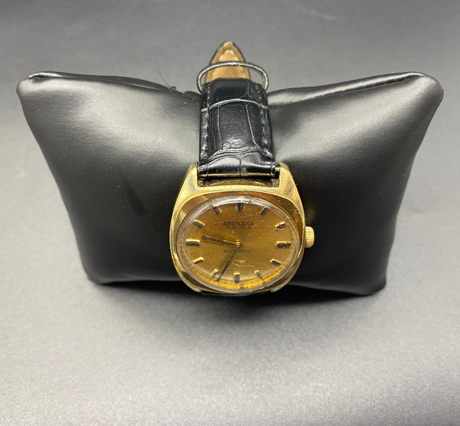 Vintage Retro SWISS AROXANA 15 Jewels Antimagnetic Watch   RARE 1960s Mens Mechanical watch on Leather Strap with a Really Nice Champagne Dial