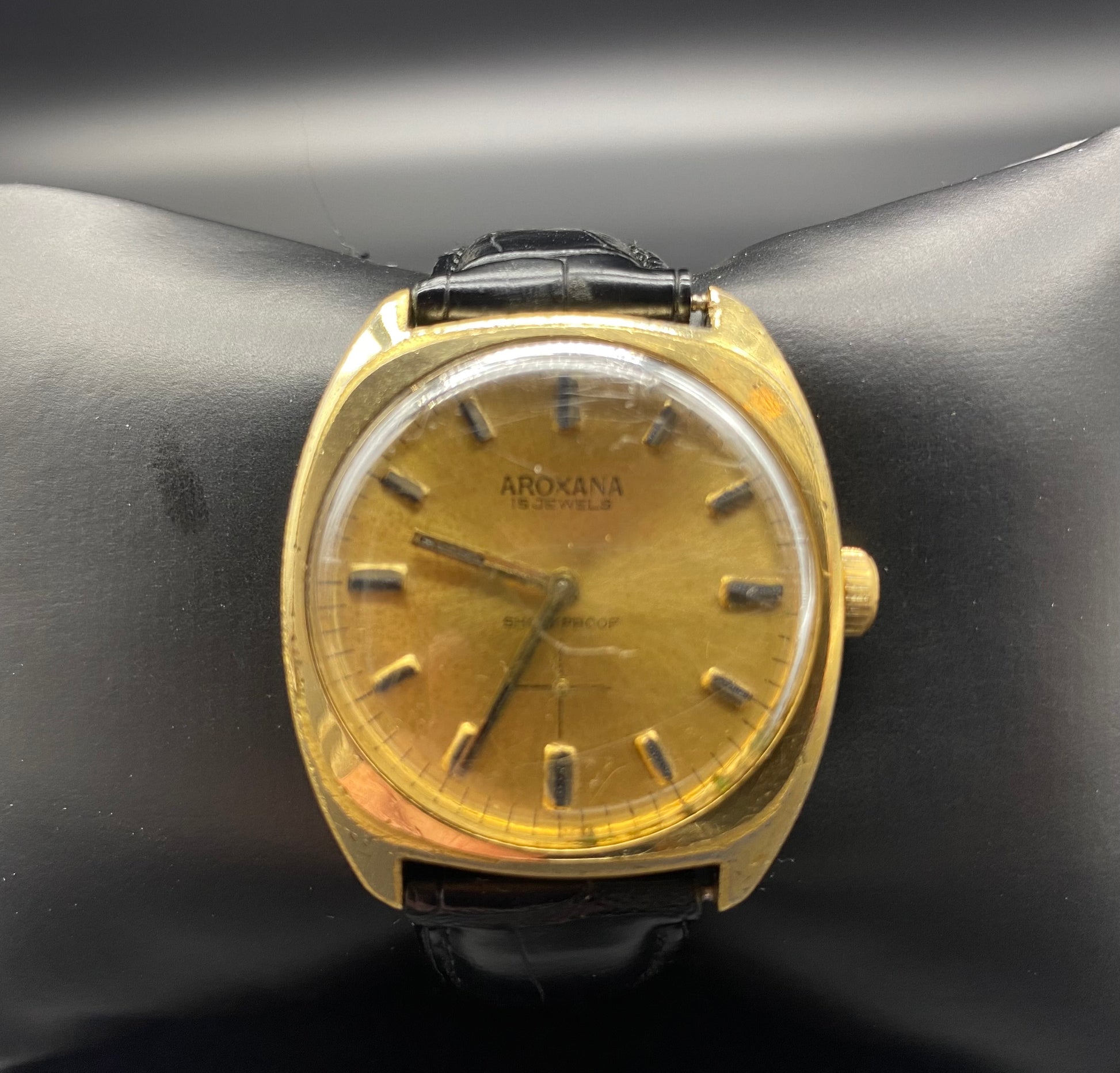 Vintage Seiko Watches Online Retro SWISS AROXANA 15 Jewels Antimagnetic Watch   RARE 1960s Mens Mechanical watch on Leather Strap with a Really Nice Champagne Dial