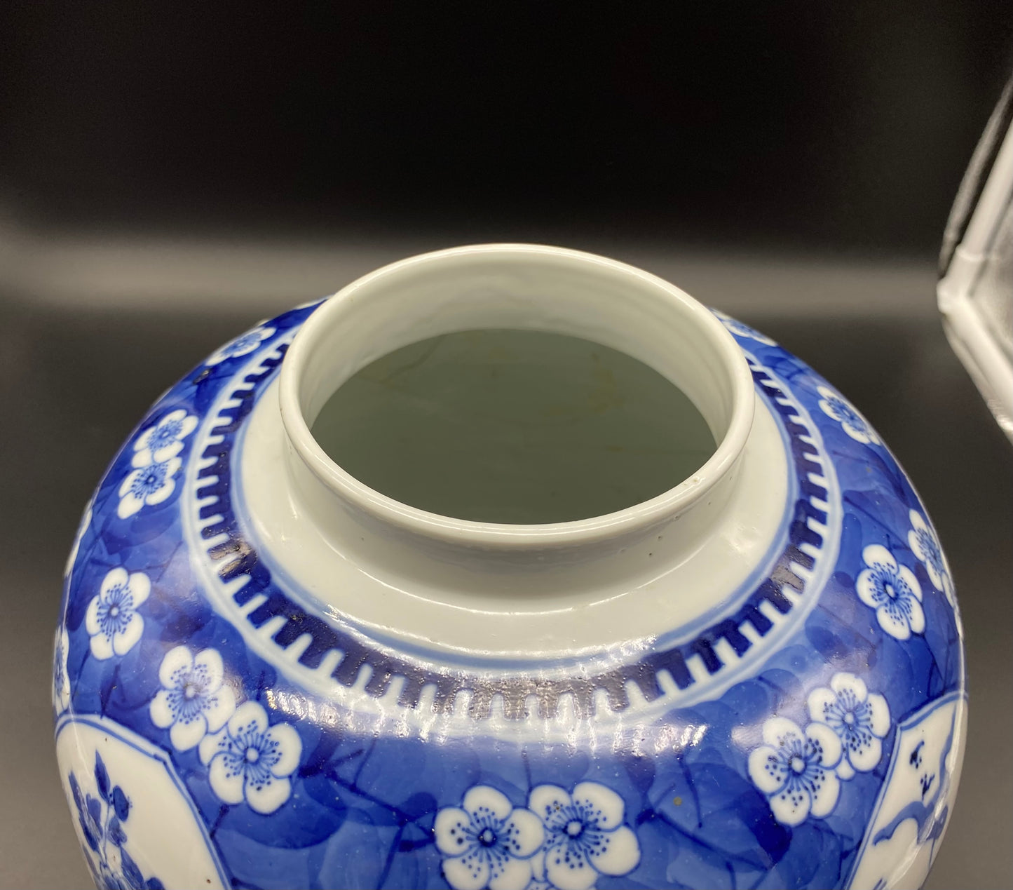 Antiques & Collectables Online - This Large 19th Century Chinese Qing ginger jar is a stunning piece of antique porcelain and pottery.