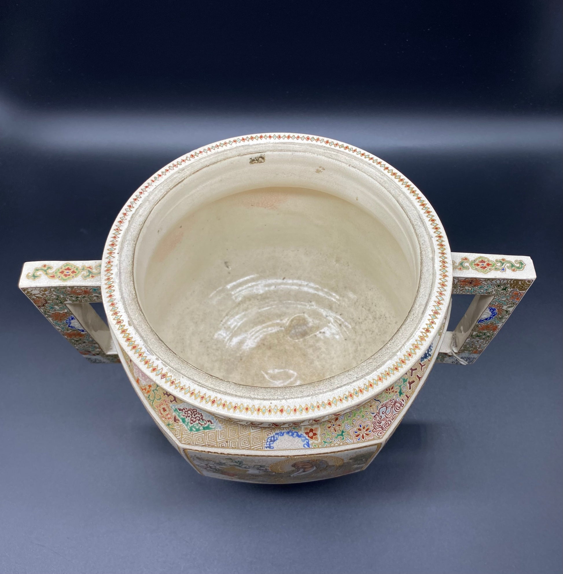 The Satsuma maker has created a masterpiece that showcases the beauty and craftsmanship of Japanese art.