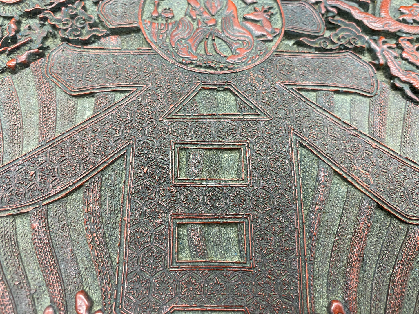 LARGE CINNABAR LACQUER 'DRAGON' BOX AND COVER QING DYNASTY