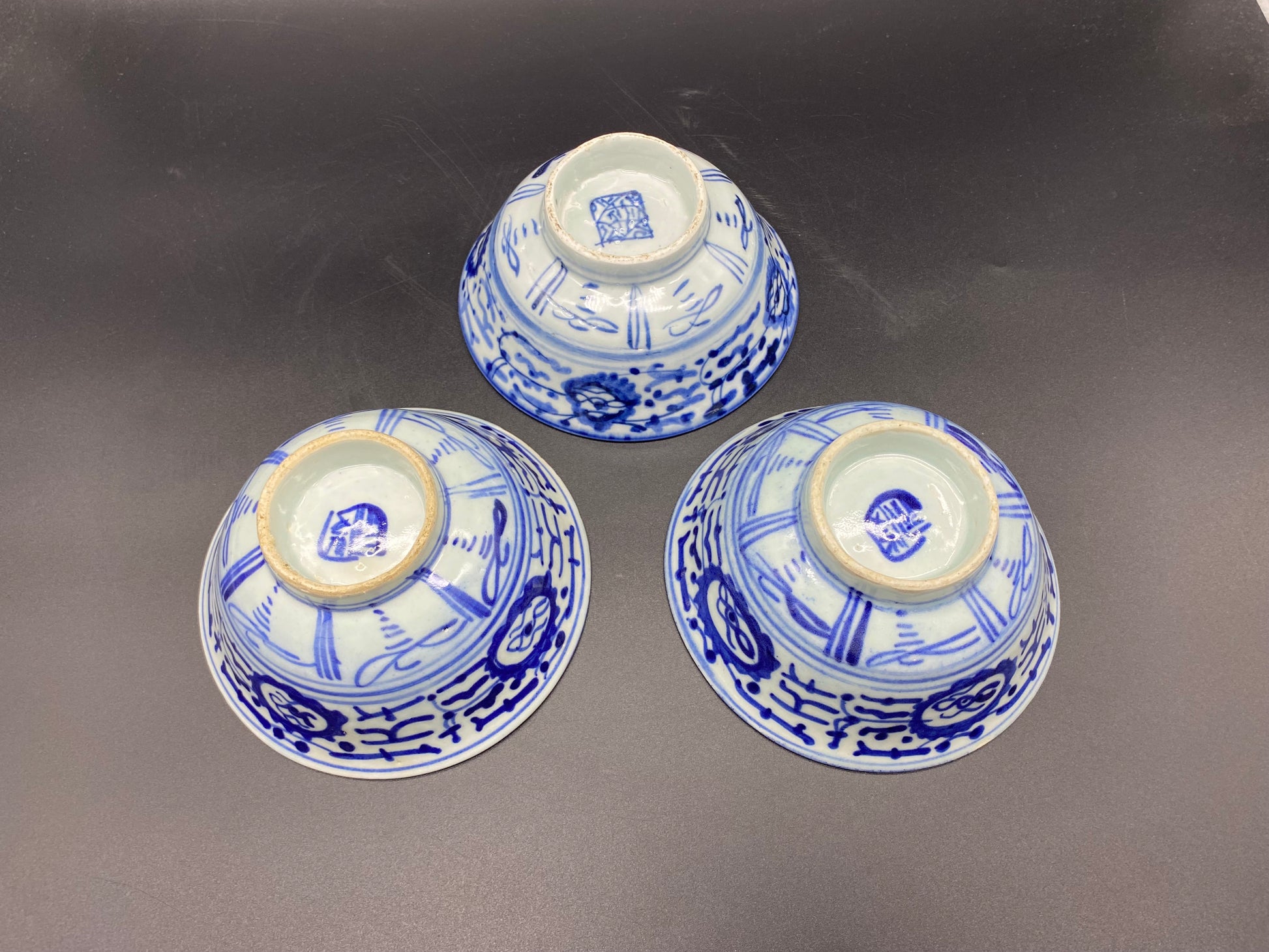 Foot of Bowls - Chinese Provencal Blue & White Qing Porcelain Bowls 18th Century