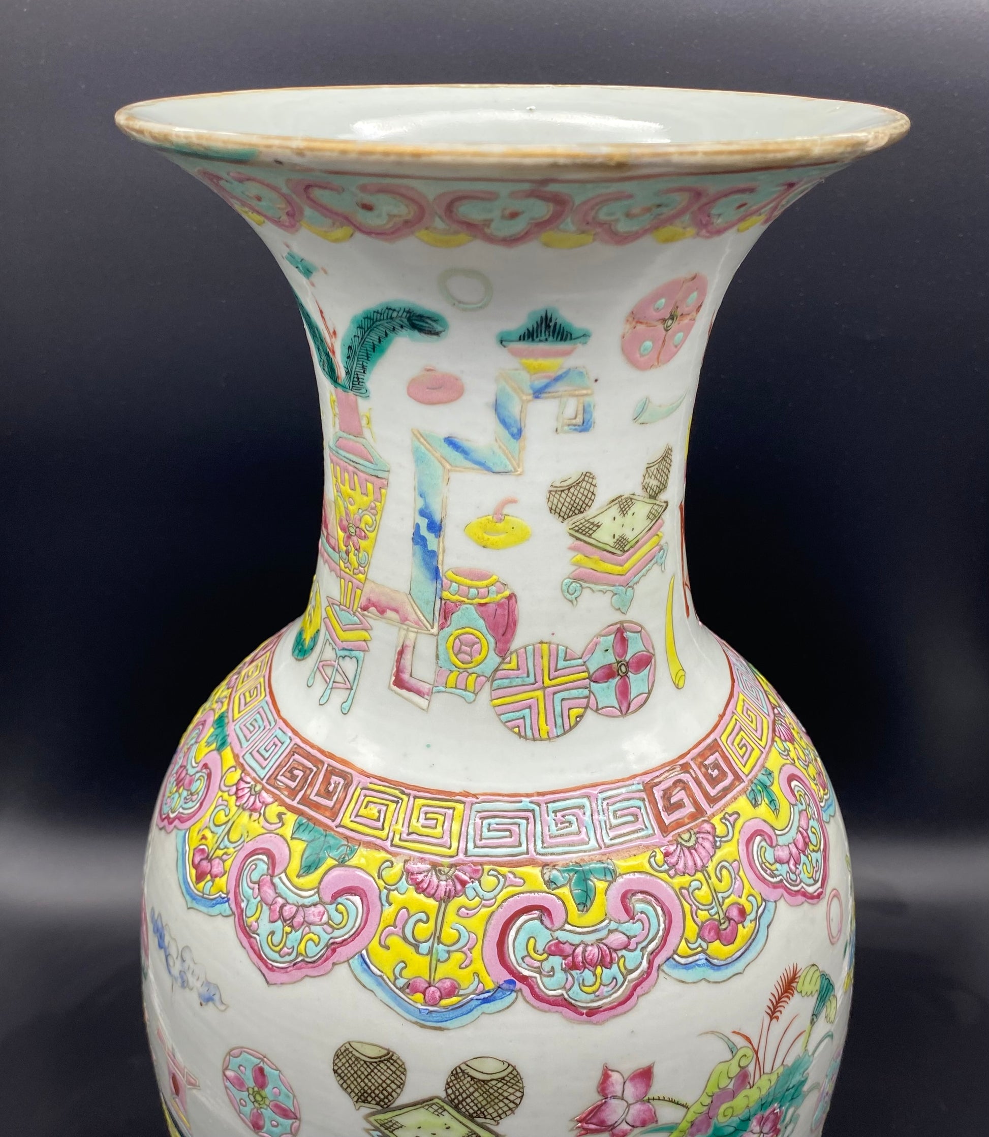 Large Chinese famille rose decorated vase very well painted with brightly Coloured Enamels, scholars object and flower ball decoration Qing Dynasty Porcelain
