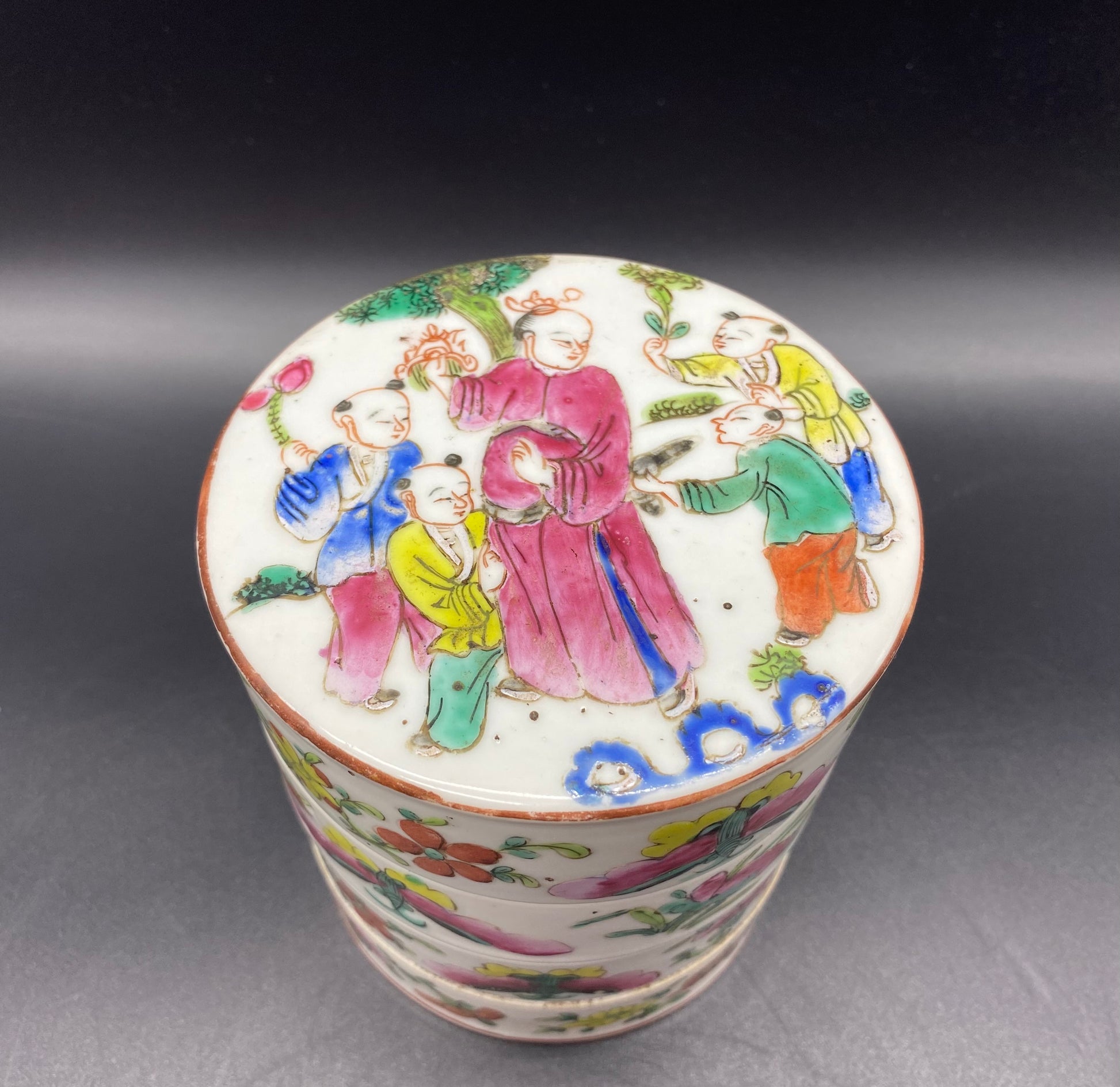 It is a decorative box made up of four small circular pieces of the same shape and size