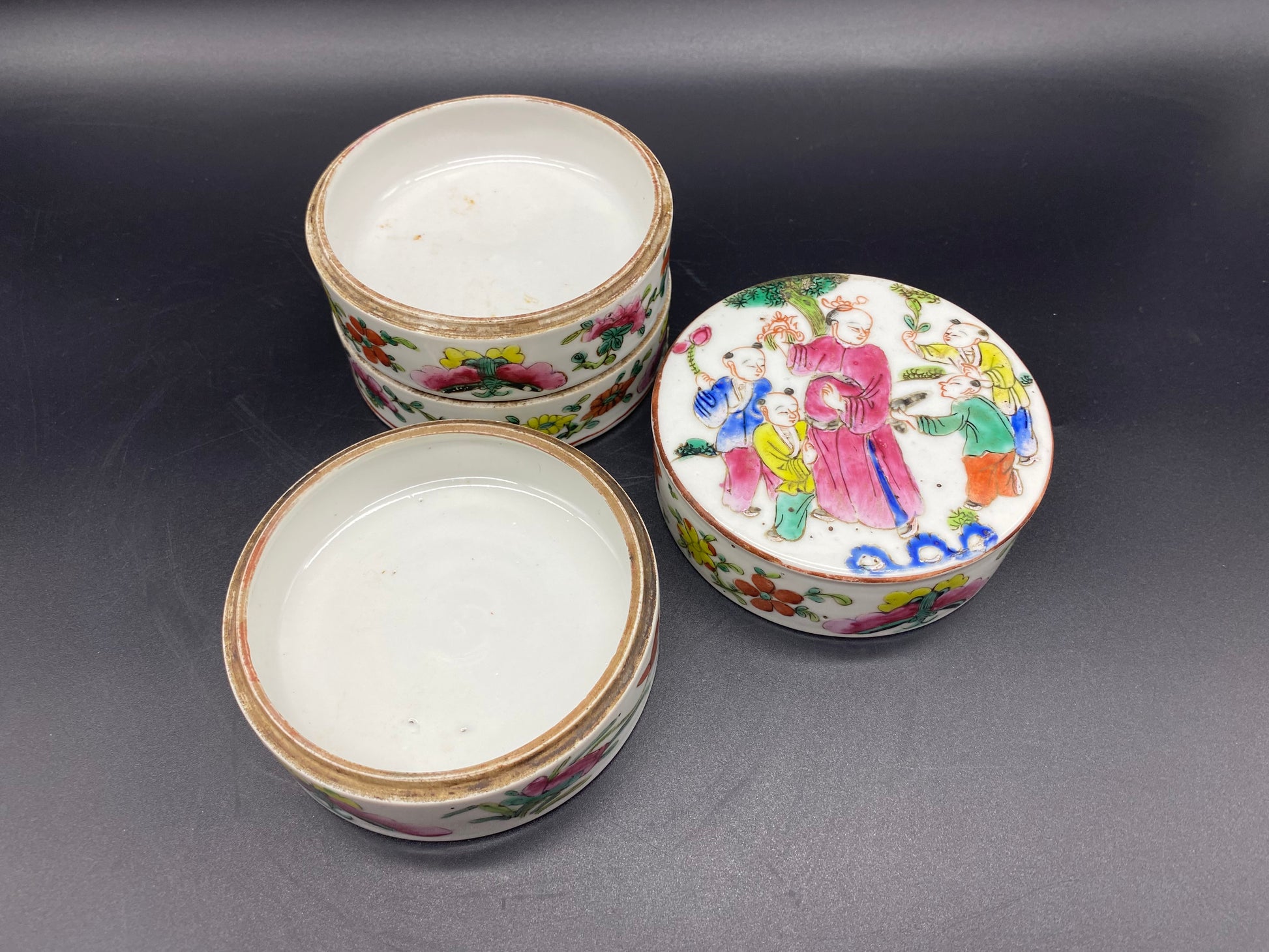 <strong>Chinese Porcelain Stacking Box</strong> Famille Rose. Qing Period