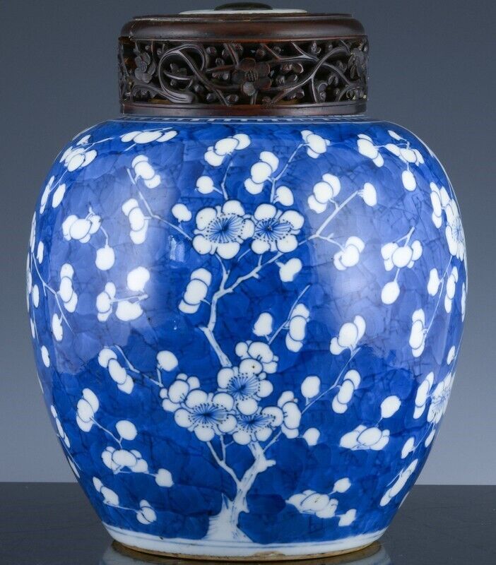 ANTIQUE CHINESE BLUE & WHITE PRUNUS BLOSSOM PORCELAIN JAR