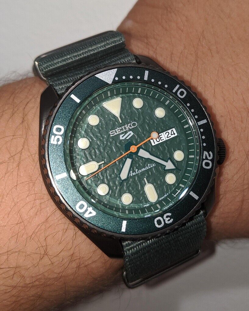 Seiko 5 Gents Automatic Divers Style Sports Watch