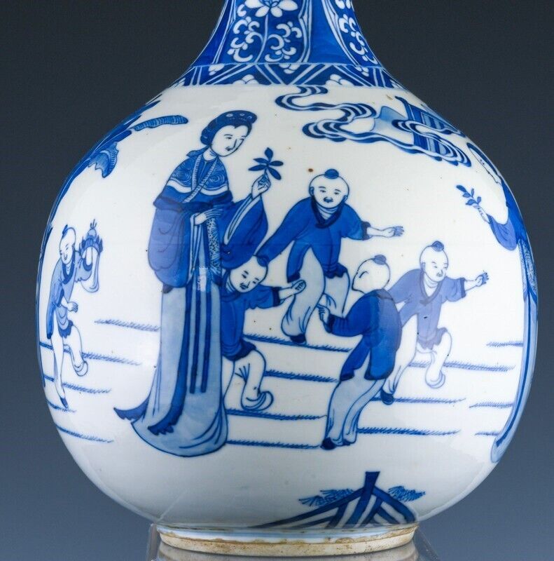 LARGE 17thc CHINESE BLUE & WHITE FIGURAL LANDSCAPE BOTTLE VASE KANGXI PERIOD