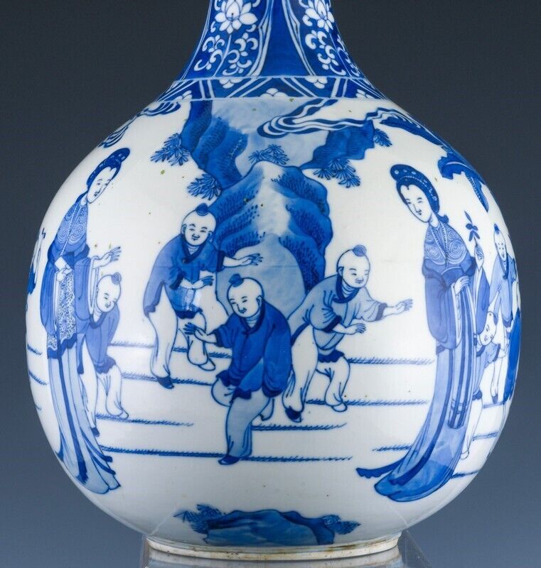 LARGE 17thc CHINESE BLUE & WHITE FIGURAL LANDSCAPE BOTTLE VASE KANGXI PERIOD