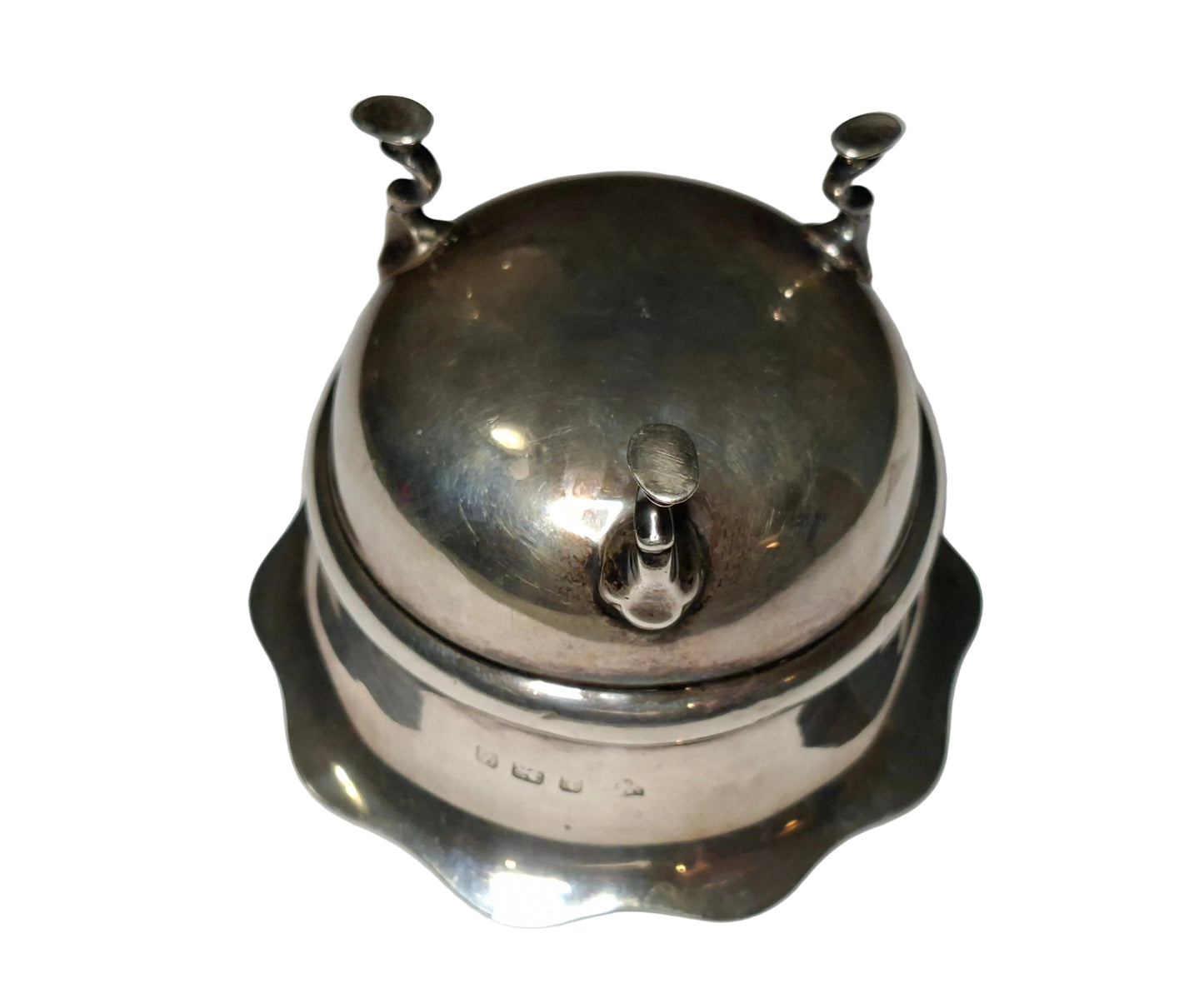 925 silver sugar bowl was crafted by S. Blanckensee & Sons Ltd. in Birmingham, England, and is hallmarked for 1924.