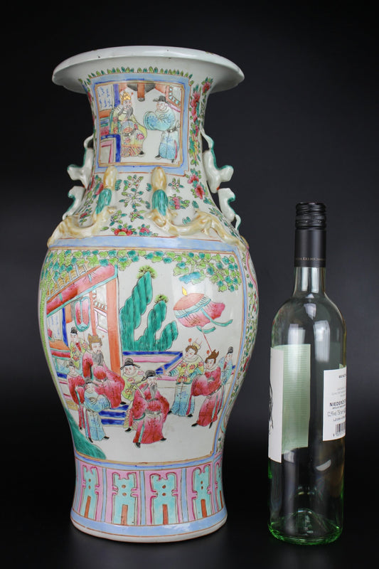 Chinese Antique Beautiful large Famille Rose baluster vase 19th Century
