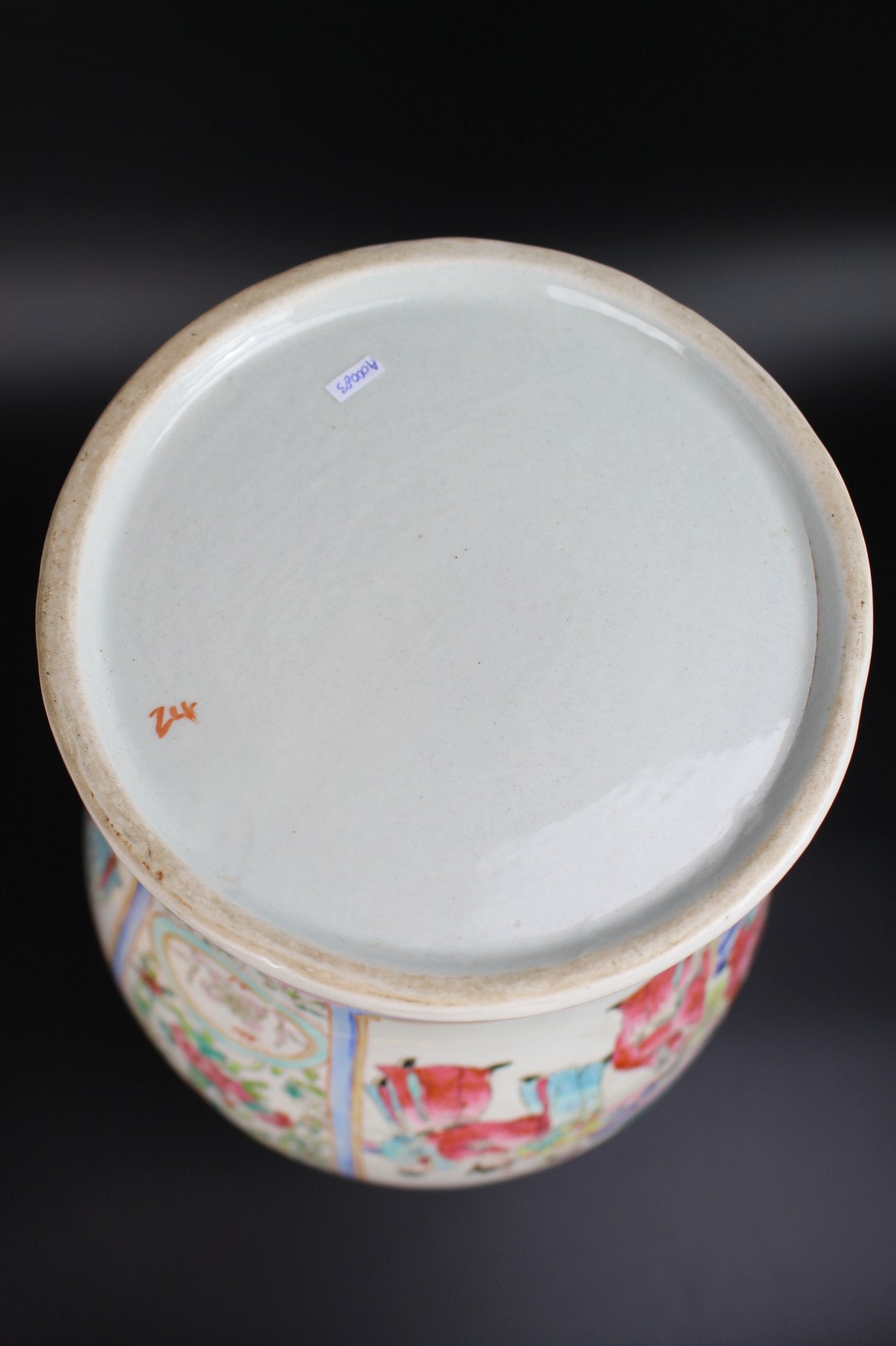 Chinese Antique Beautiful large Famille Rose baluster vase 19th Century