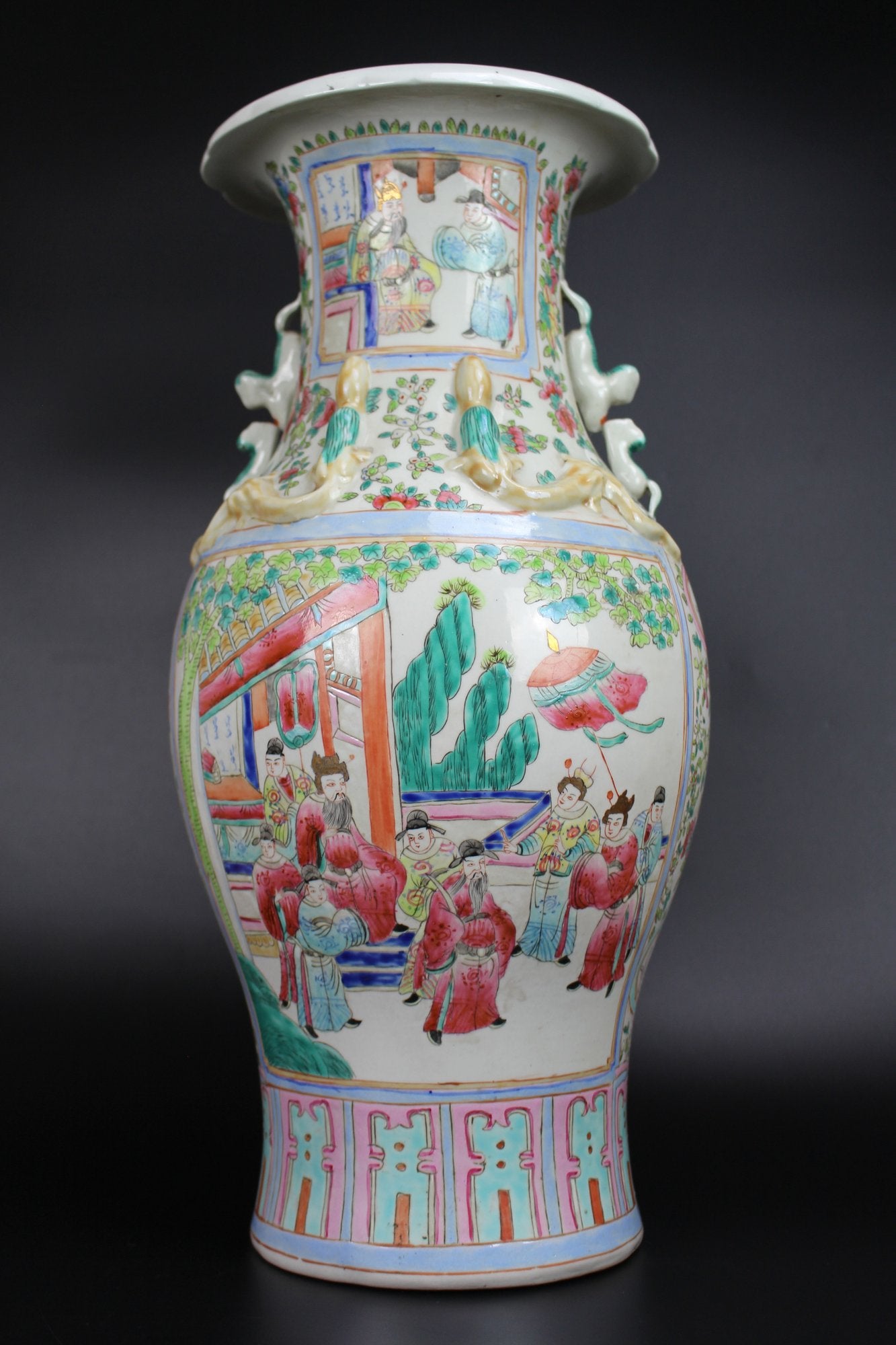 Chinese Antique Beautiful large Famille Rose baluster vase