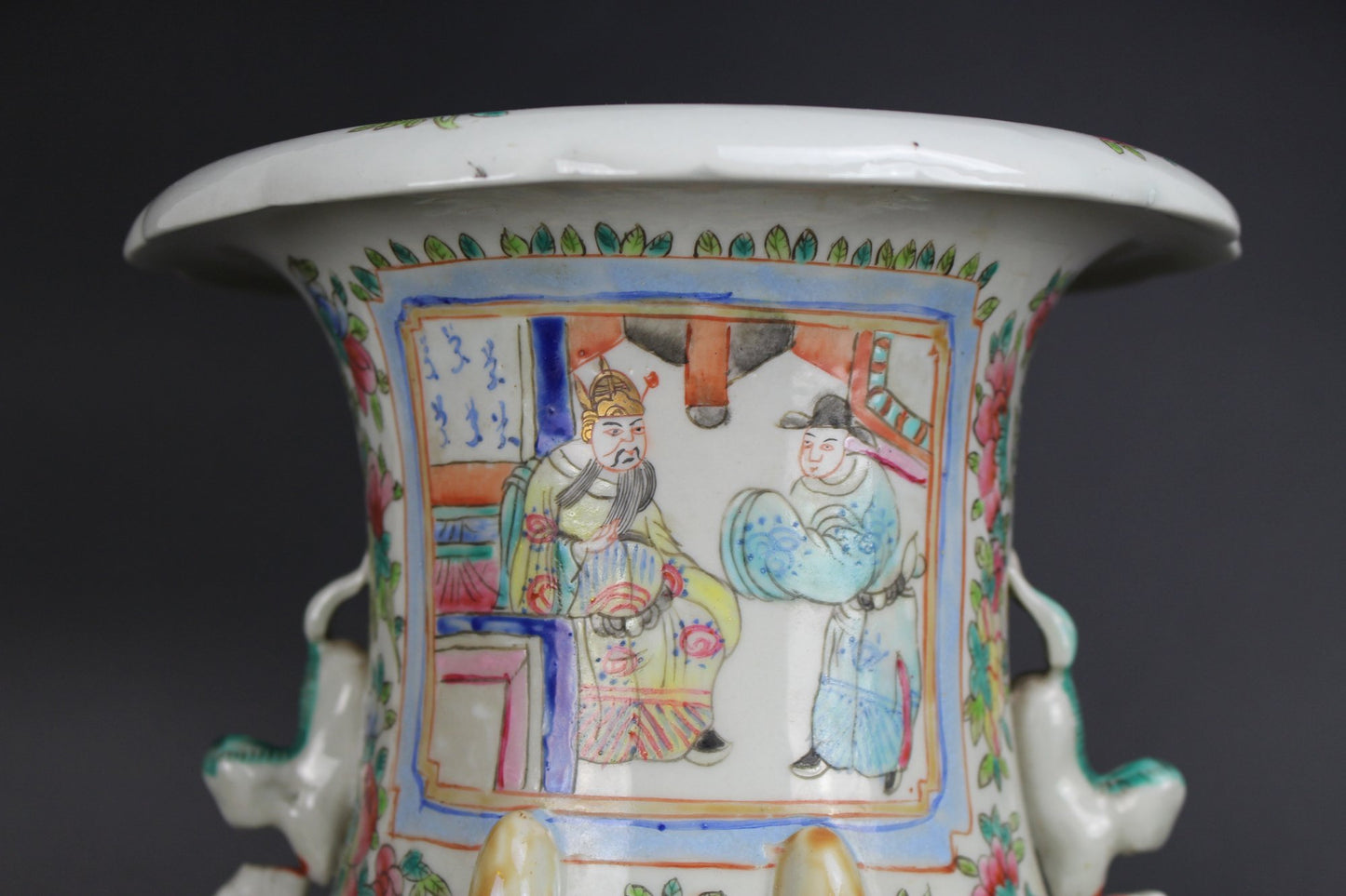 Chinese Antique Beautiful large Famille Rose baluster vase 19th Century