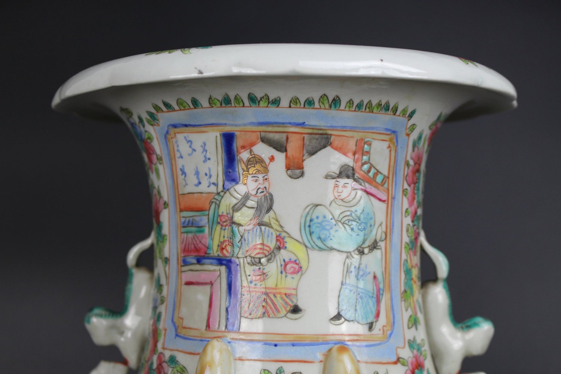 Chinese Antique Beautiful large Famille Rose baluster vase 19th Century