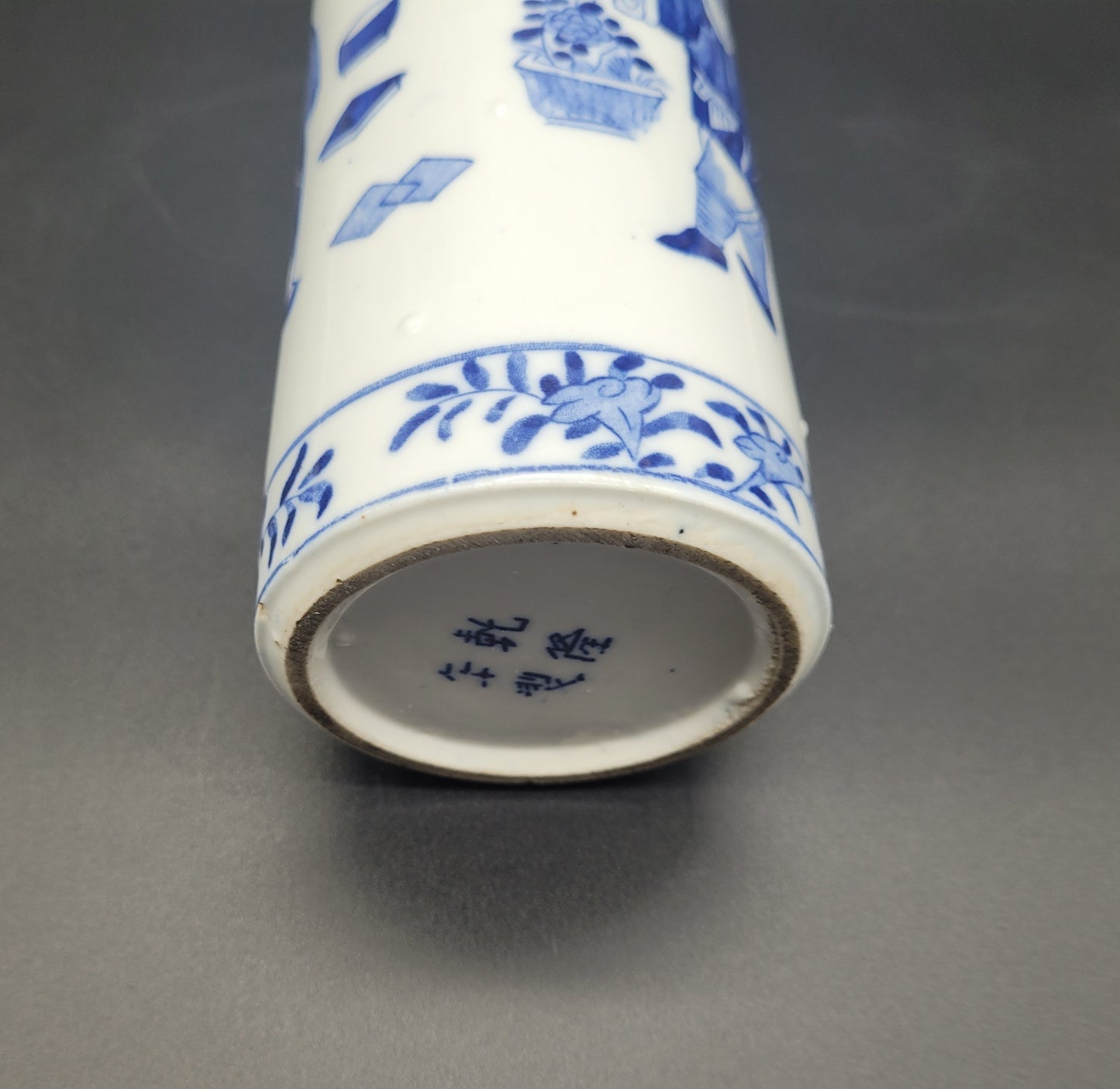 Chinese 4 character mark vase 