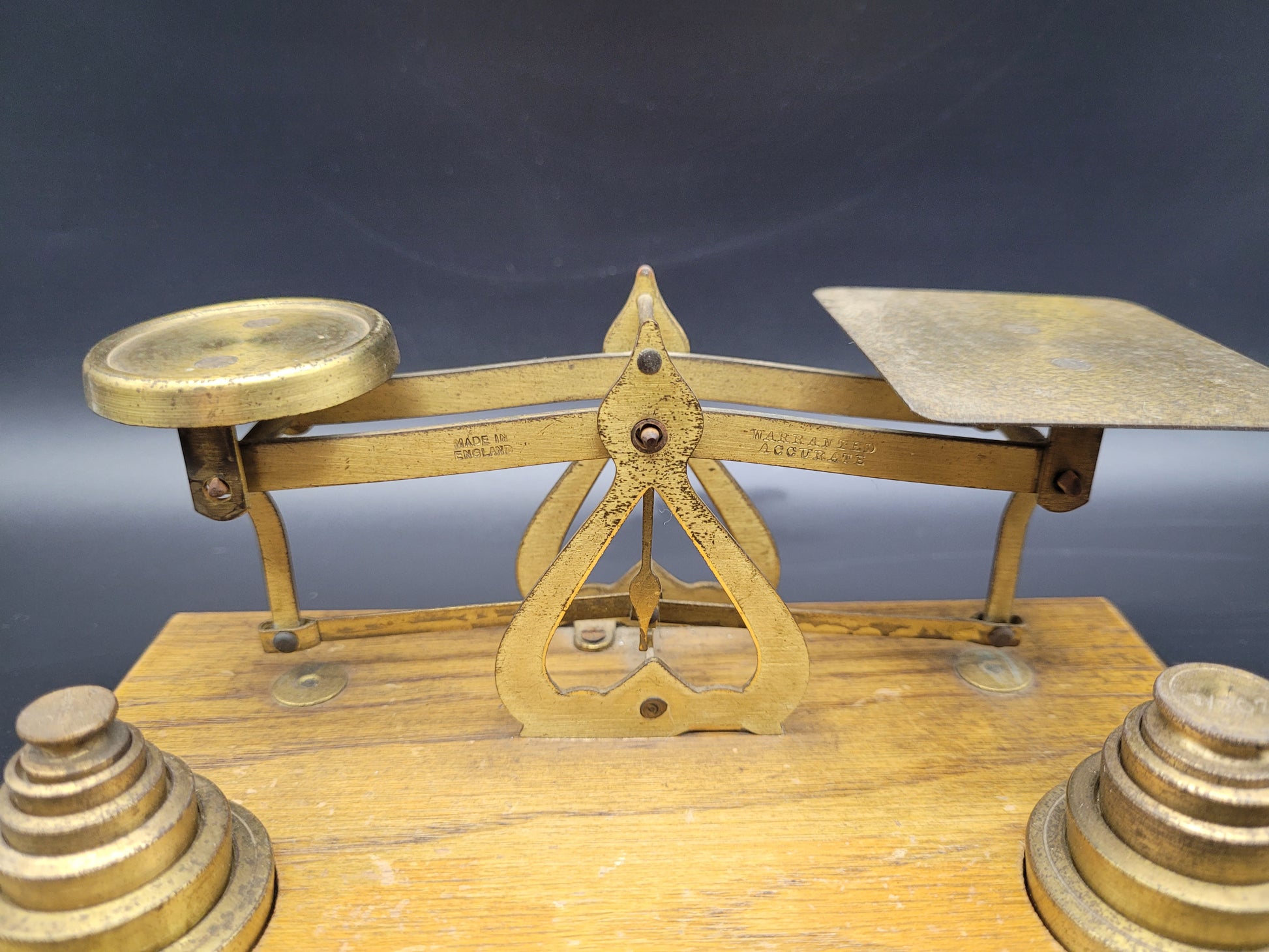 ANTIQUE SMALL WARRANTED ACCURATE SCALE w/ WEIGHTS 2 OZ, 1 OZ, 1/2 OZ