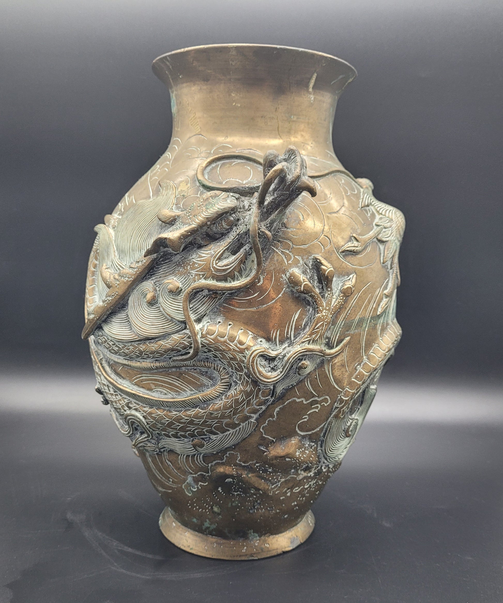 Beautiful LARGE Japanese Meiji Bronze Dragon Vase 19th Century 