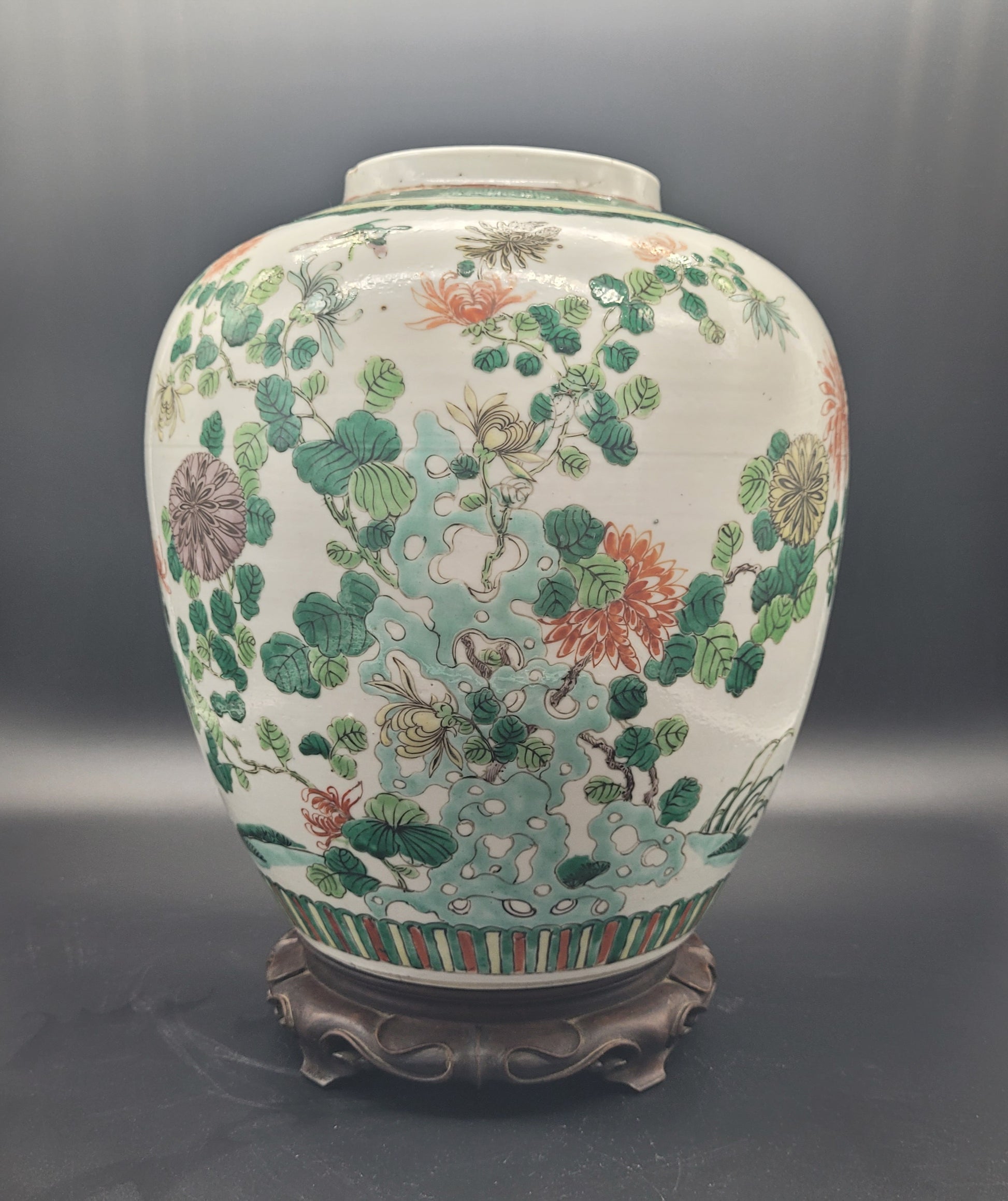 Beautiful LARGE Chinese Famille Vert Ginger Jar & Carved Wooden Stand 