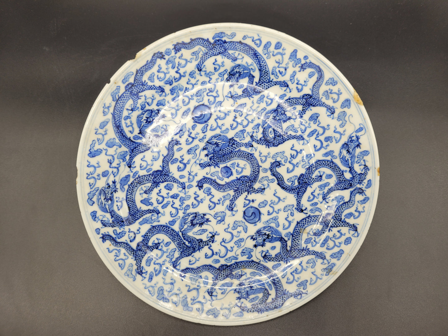 ANTIQUES ONLINE USA Beautiful Chinese Kangxi Period ( 1662-1722 ) Blue and White Dragon Plate 