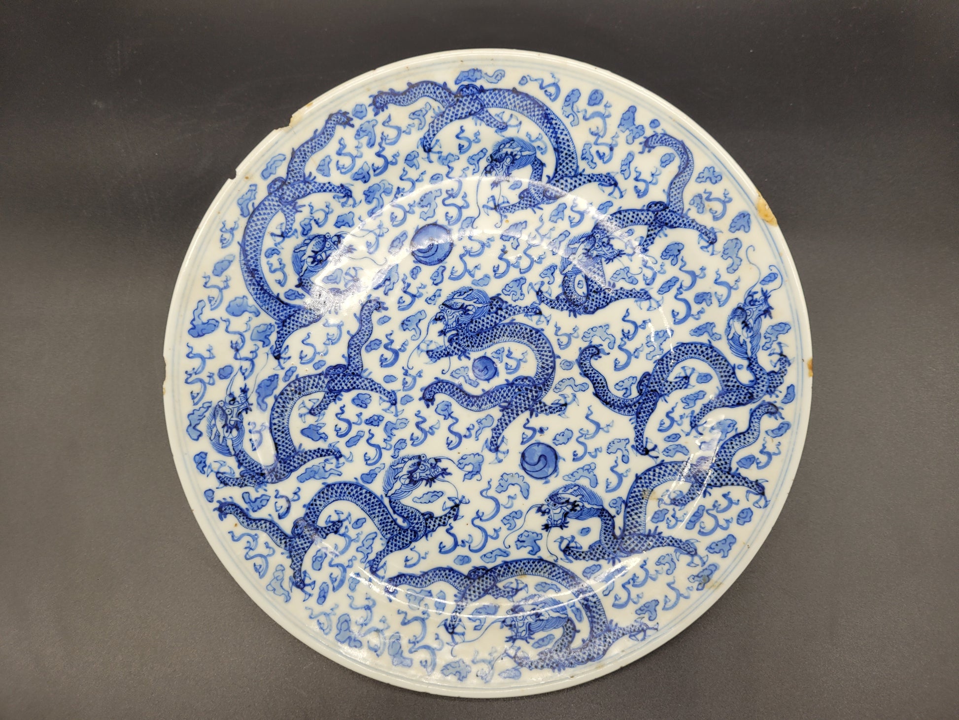 ANTIQUES ONLINE USA Beautiful Chinese Kangxi Period ( 1662-1722 ) Blue and White Dragon Plate 